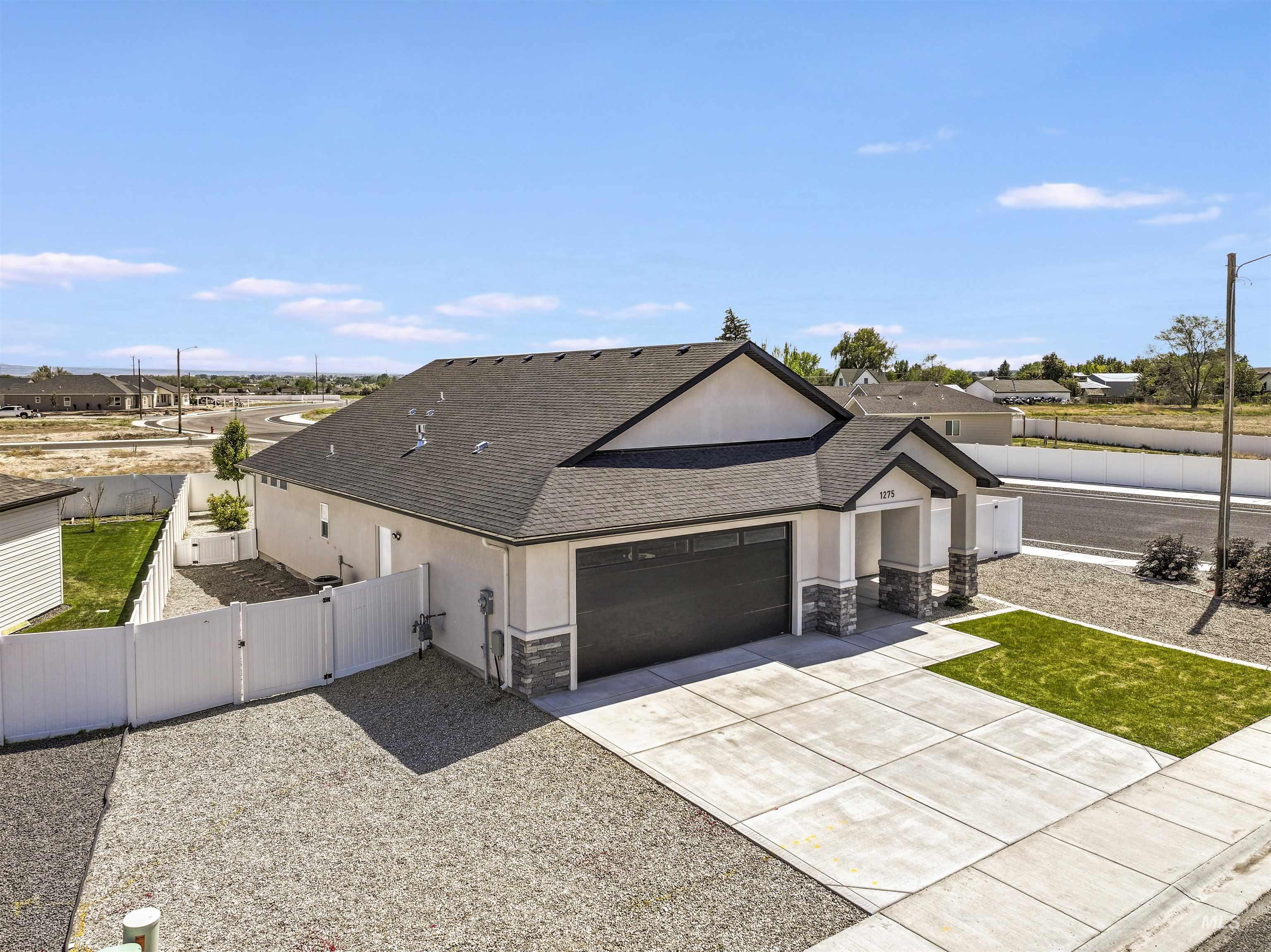 1275 Frank Henry Road, Twin Falls, Idaho 83301, 3 Bedrooms, 2 Bathrooms, Residential For Sale, Price $435,000, 98987289