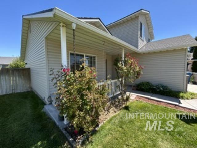 914 S Chestnut, Nampa, Idaho 83686-5990, 3 Bedrooms, 2.5 Bathrooms, Residential For Sale, Price $385,000, 98987290