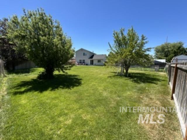 914 S Chestnut, Nampa, Idaho 83686-5990, 3 Bedrooms, 2.5 Bathrooms, Residential For Sale, Price $385,000, 98987290
