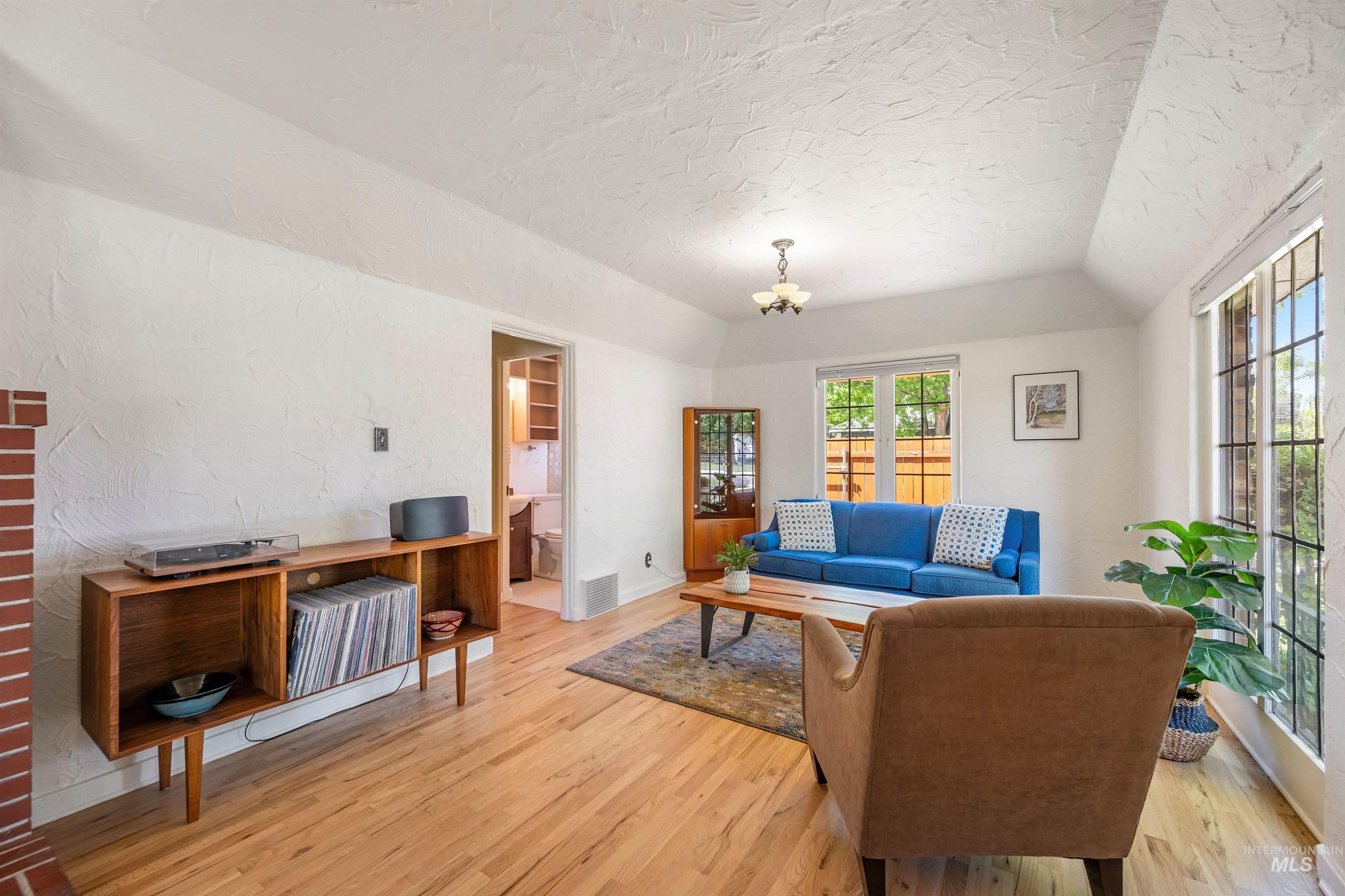 1001 S Roosevelt St., Boise, Idaho 83705, 3 Bedrooms, 3 Bathrooms, Residential For Sale, Price $674,900, 98987299