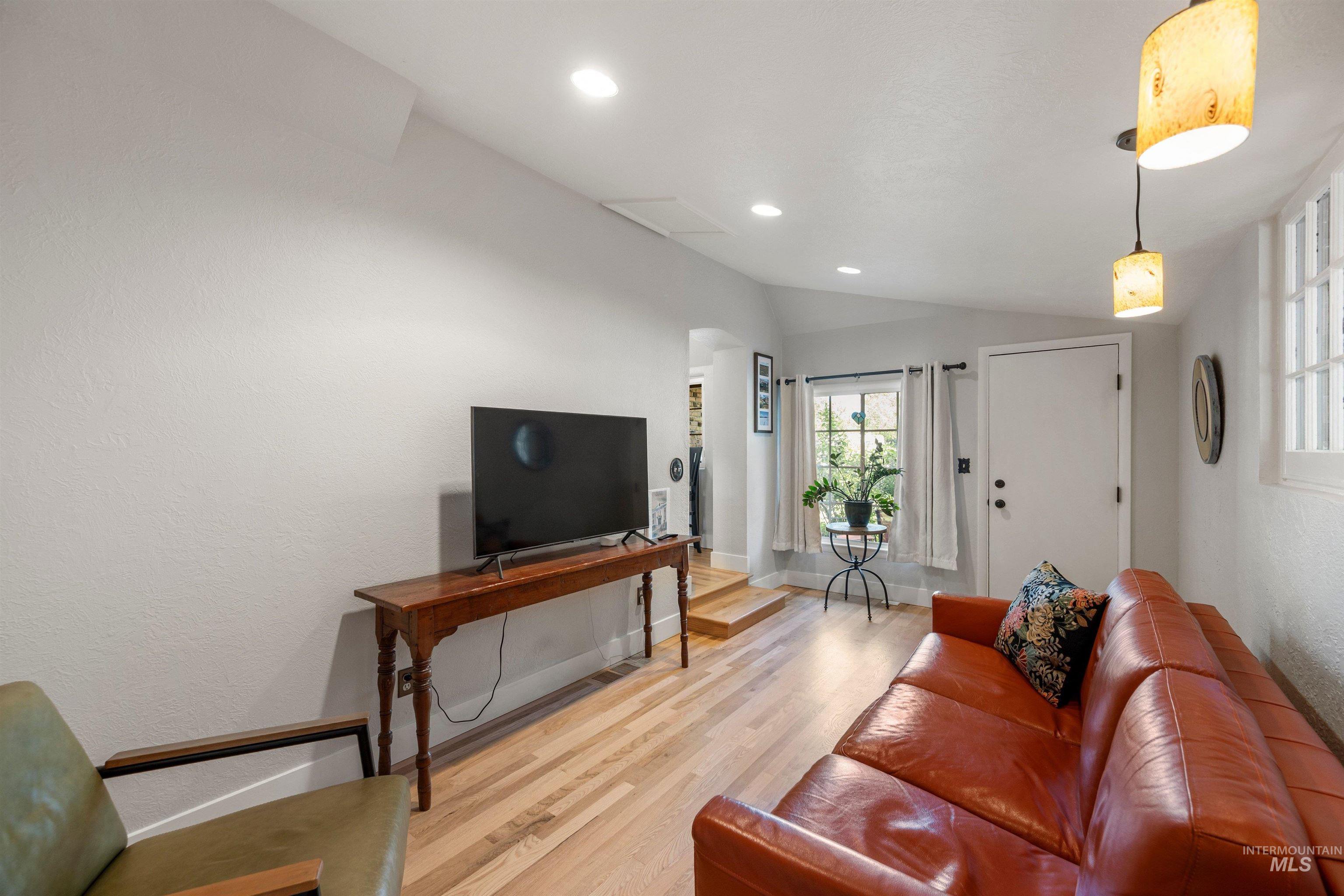 1001 S Roosevelt St., Boise, Idaho 83705, 3 Bedrooms, 3 Bathrooms, Residential For Sale, Price $674,900, 98987299