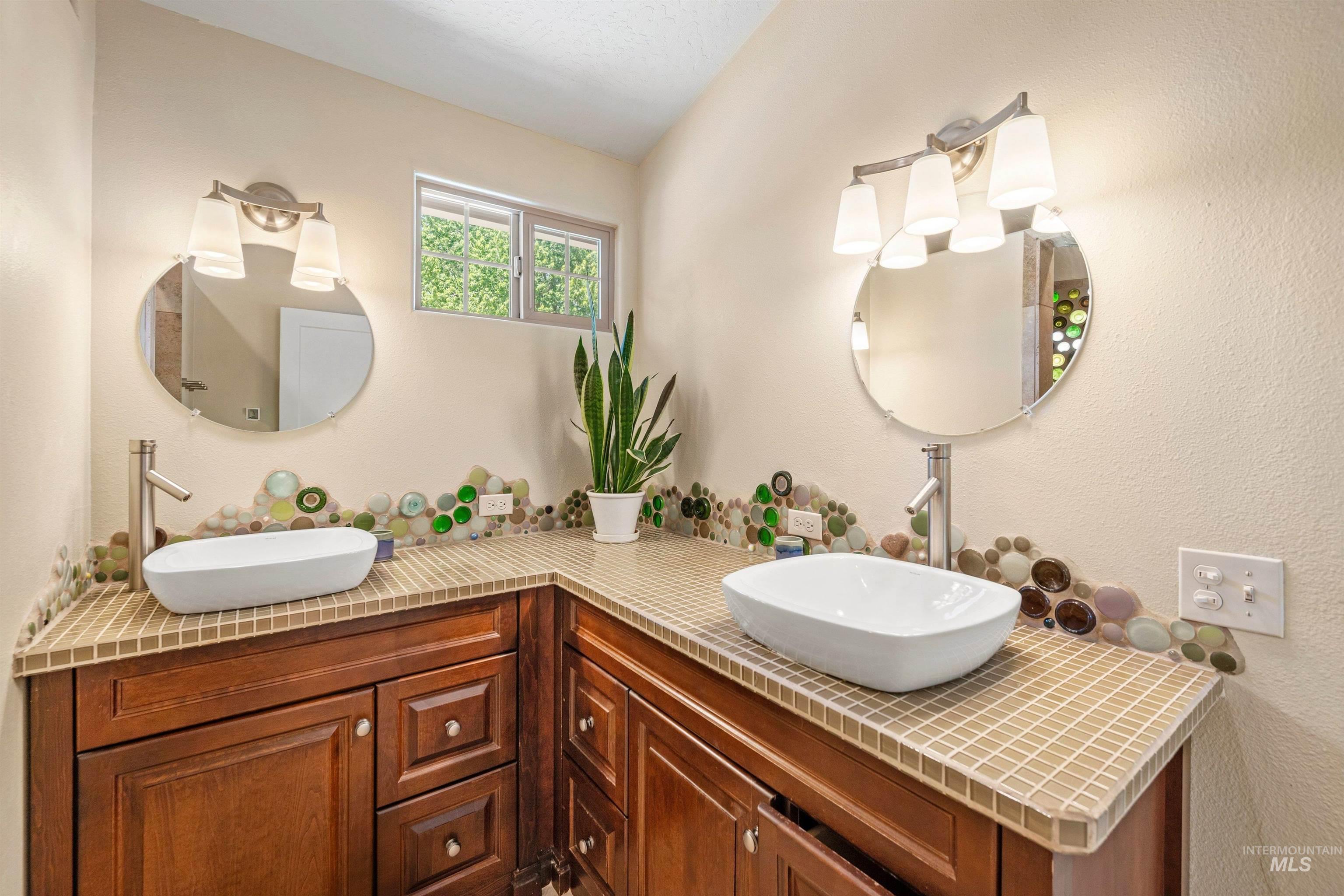 1001 S Roosevelt St., Boise, Idaho 83705, 3 Bedrooms, 3 Bathrooms, Residential For Sale, Price $674,900, 98987299