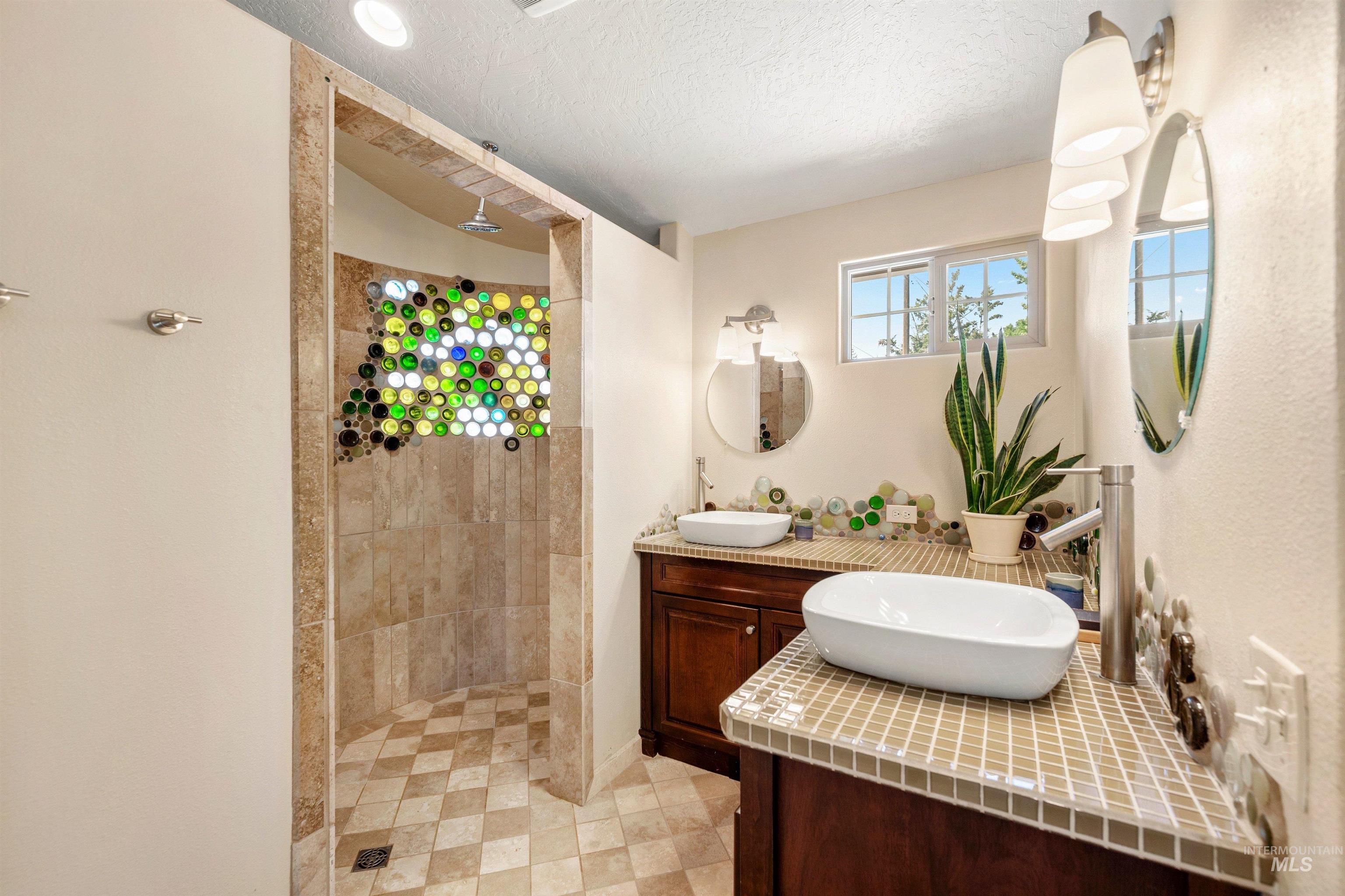 1001 S Roosevelt St., Boise, Idaho 83705, 3 Bedrooms, 3 Bathrooms, Residential For Sale, Price $674,900, 98987299