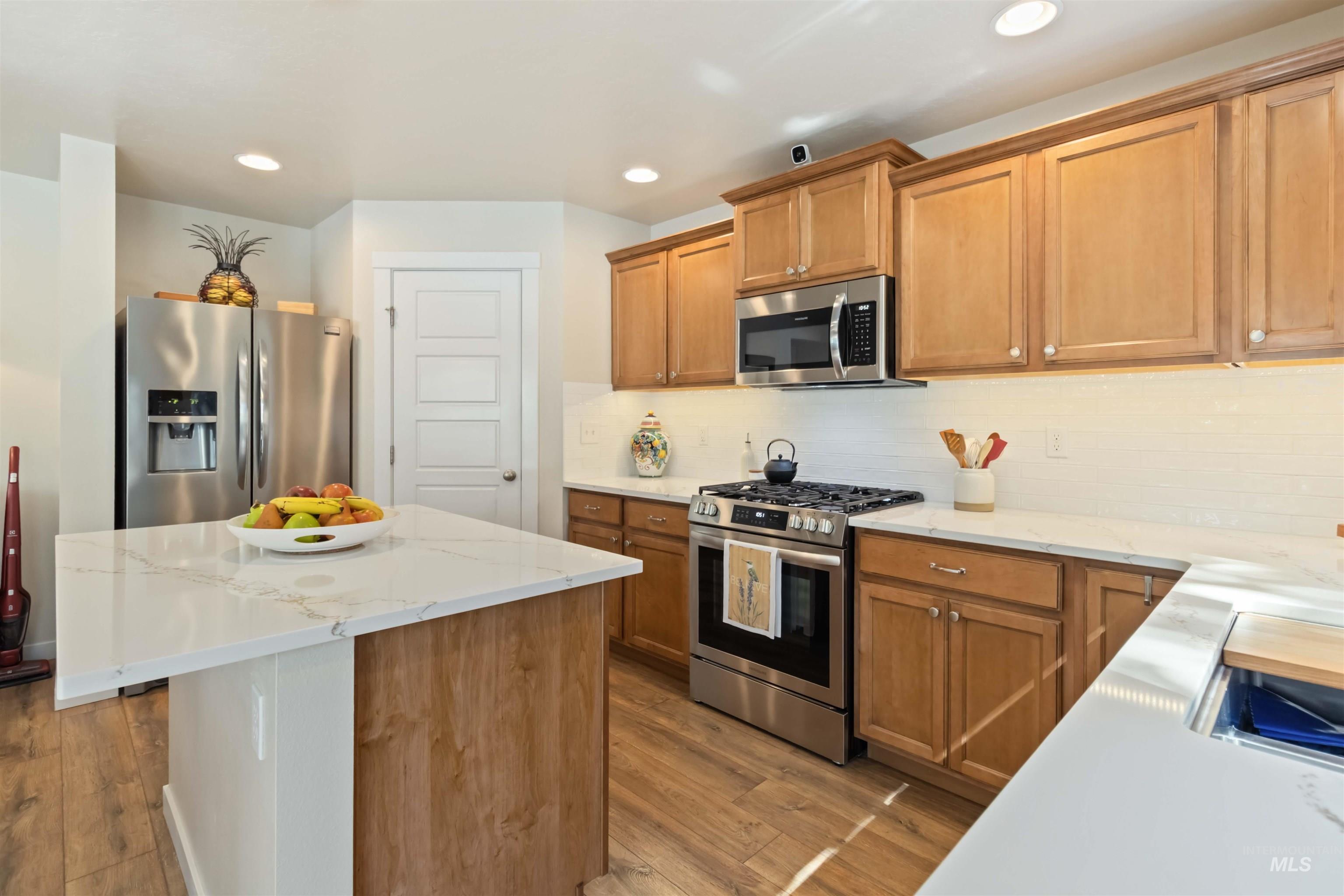 16406 N Greens Ct, Nampa, Idaho 83687, 3 Bedrooms, 2.5 Bathrooms, Residential For Sale, Price $449,900, 98987300