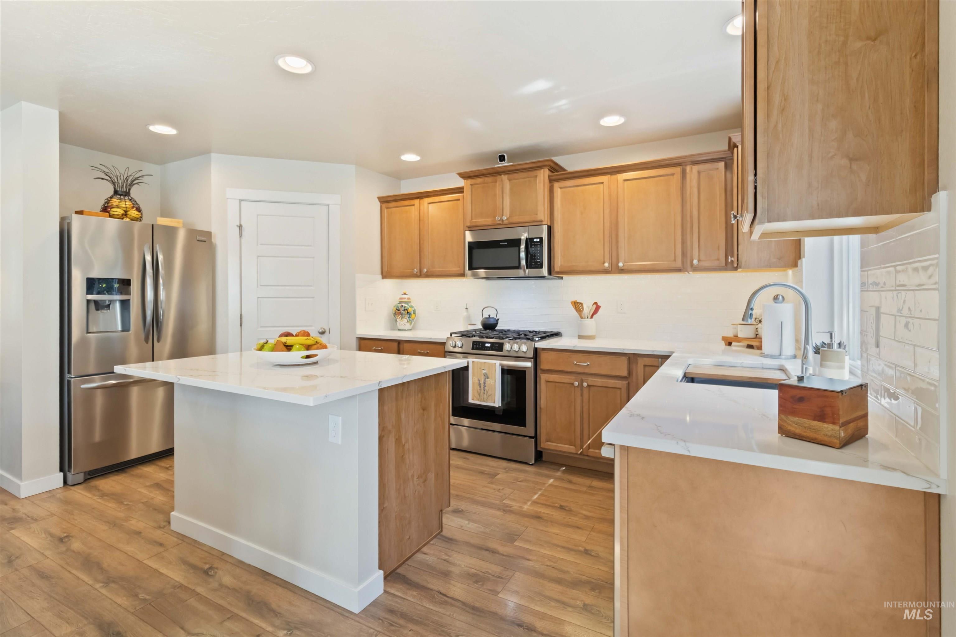 16406 N Greens Ct, Nampa, Idaho 83687, 3 Bedrooms, 2.5 Bathrooms, Residential For Sale, Price $449,900, 98987300