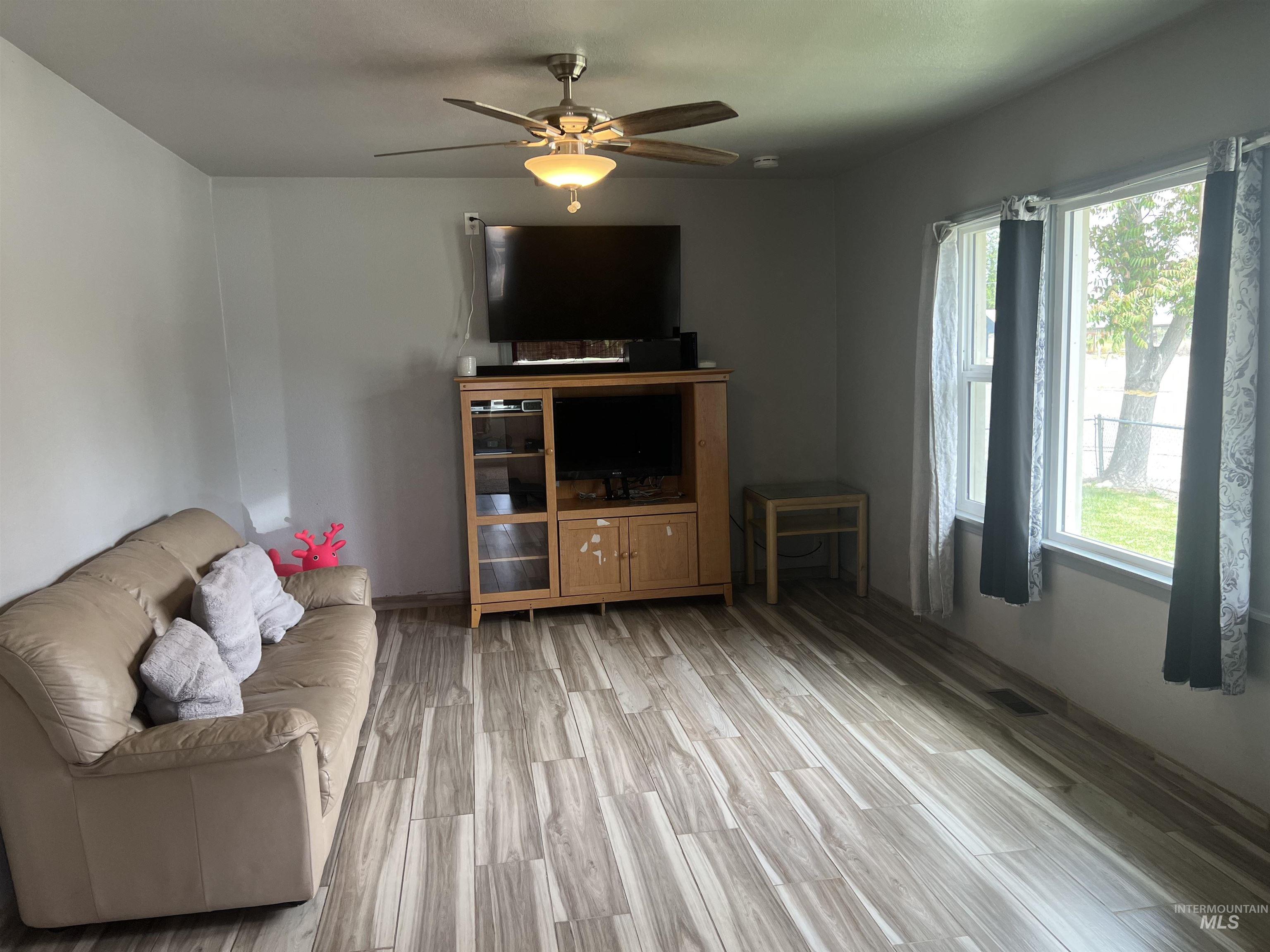 121 N 1st St, Nyssa, Oregon 97913, 2 Bedrooms, 1 Bathroom, Residential For Sale, Price $224,900, 98987301