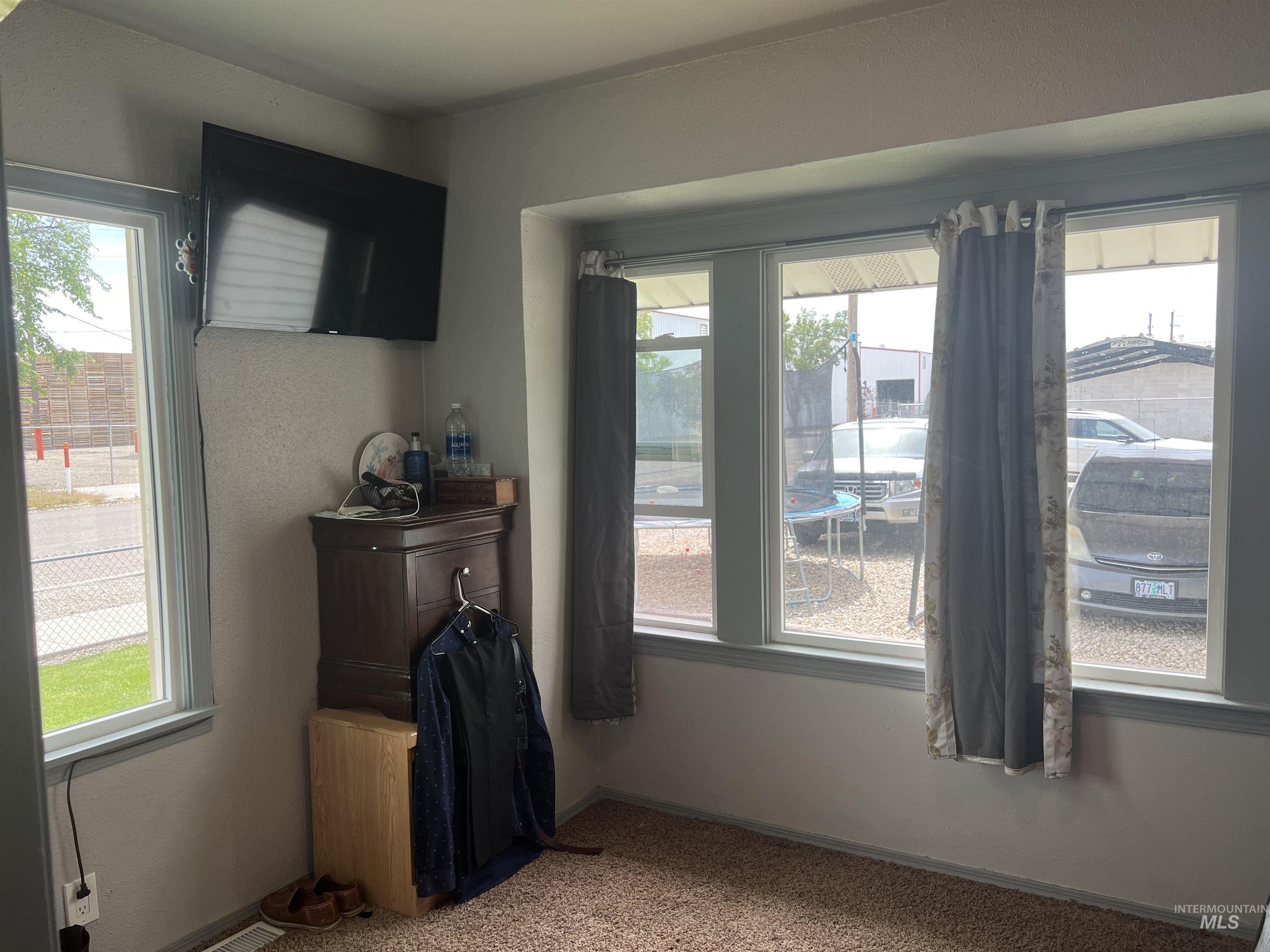 121 N 1st St, Nyssa, Oregon 97913, 2 Bedrooms, 1 Bathroom, Residential For Sale, Price $224,900, 98987301
