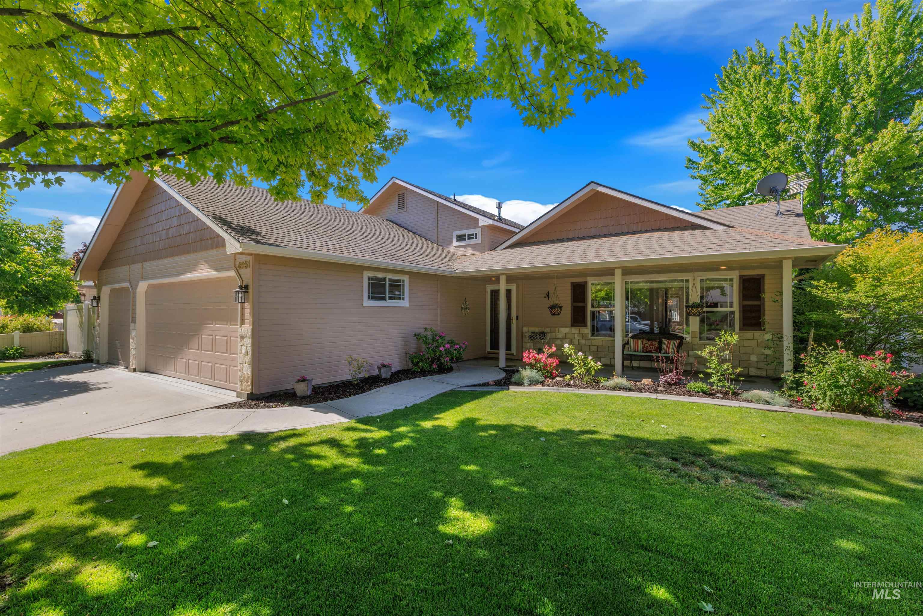 4951 W Classic Dr, Meridian, Idaho 83646, 3 Bedrooms, 3 Bathrooms, Residential For Sale, Price $499,900, 98987302