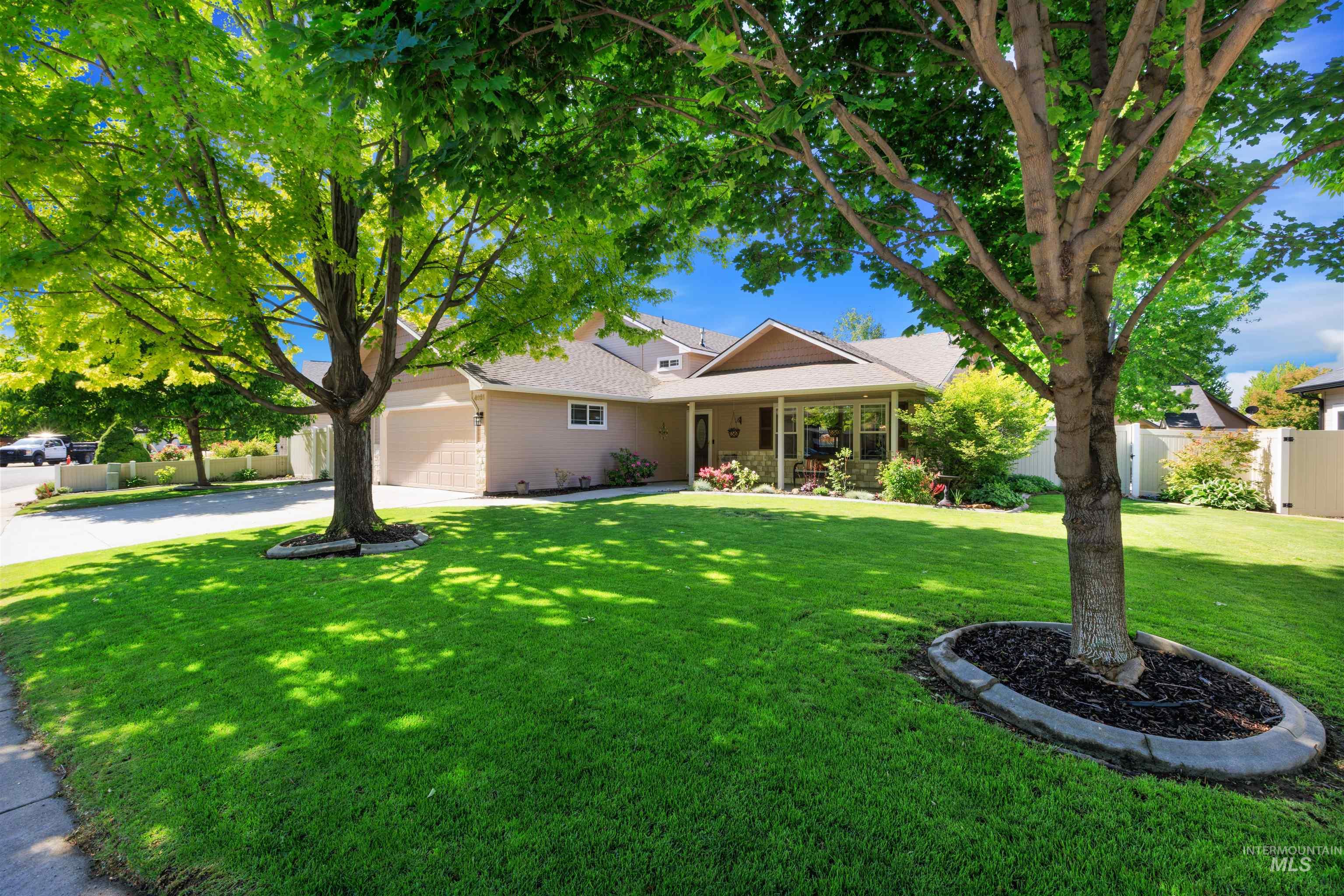 4951 W Classic Dr, Meridian, Idaho 83646, 3 Bedrooms, 3 Bathrooms, Residential For Sale, Price $499,900, 98987302
