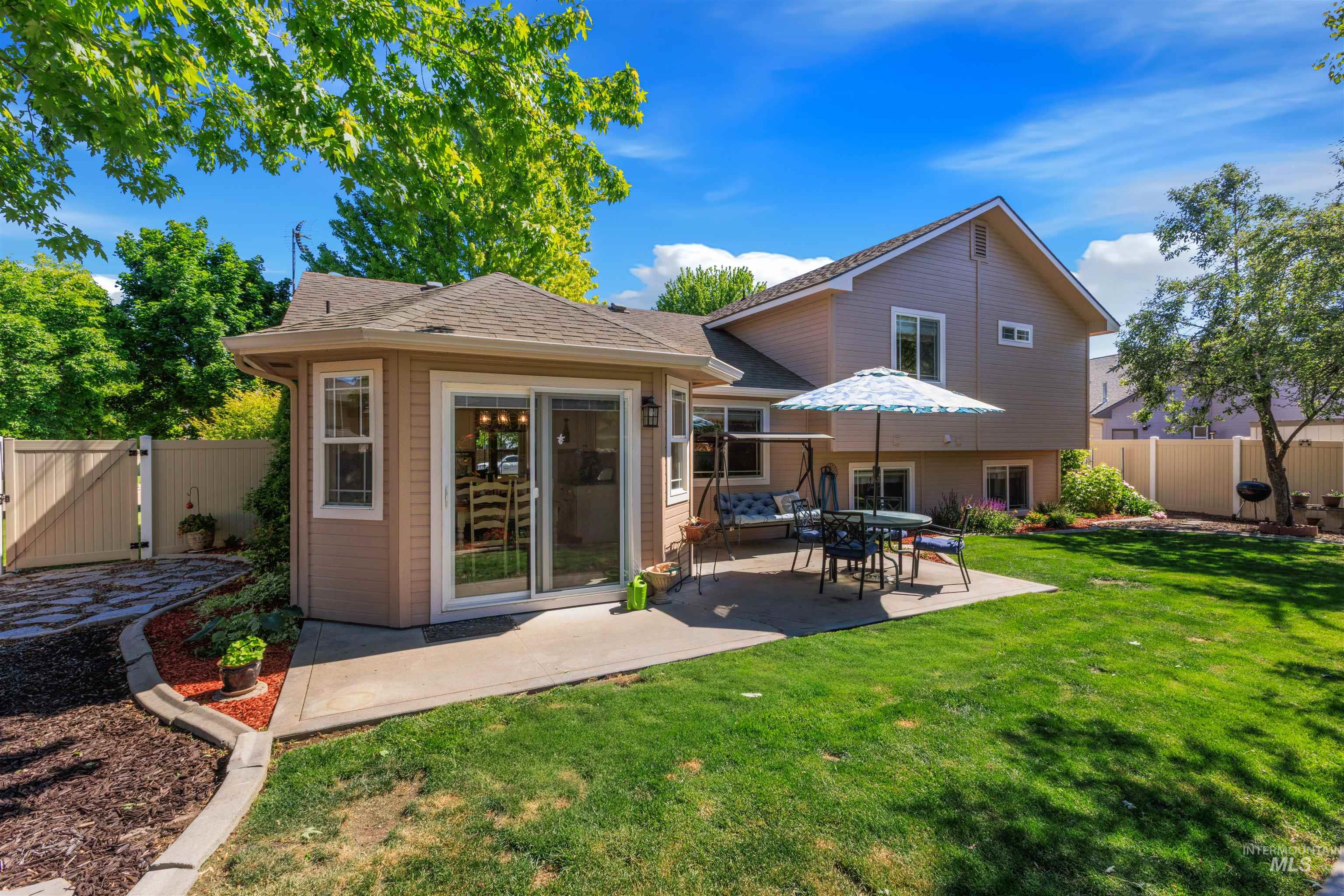 4951 W Classic Dr, Meridian, Idaho 83646, 3 Bedrooms, 3 Bathrooms, Residential For Sale, Price $499,900, 98987302