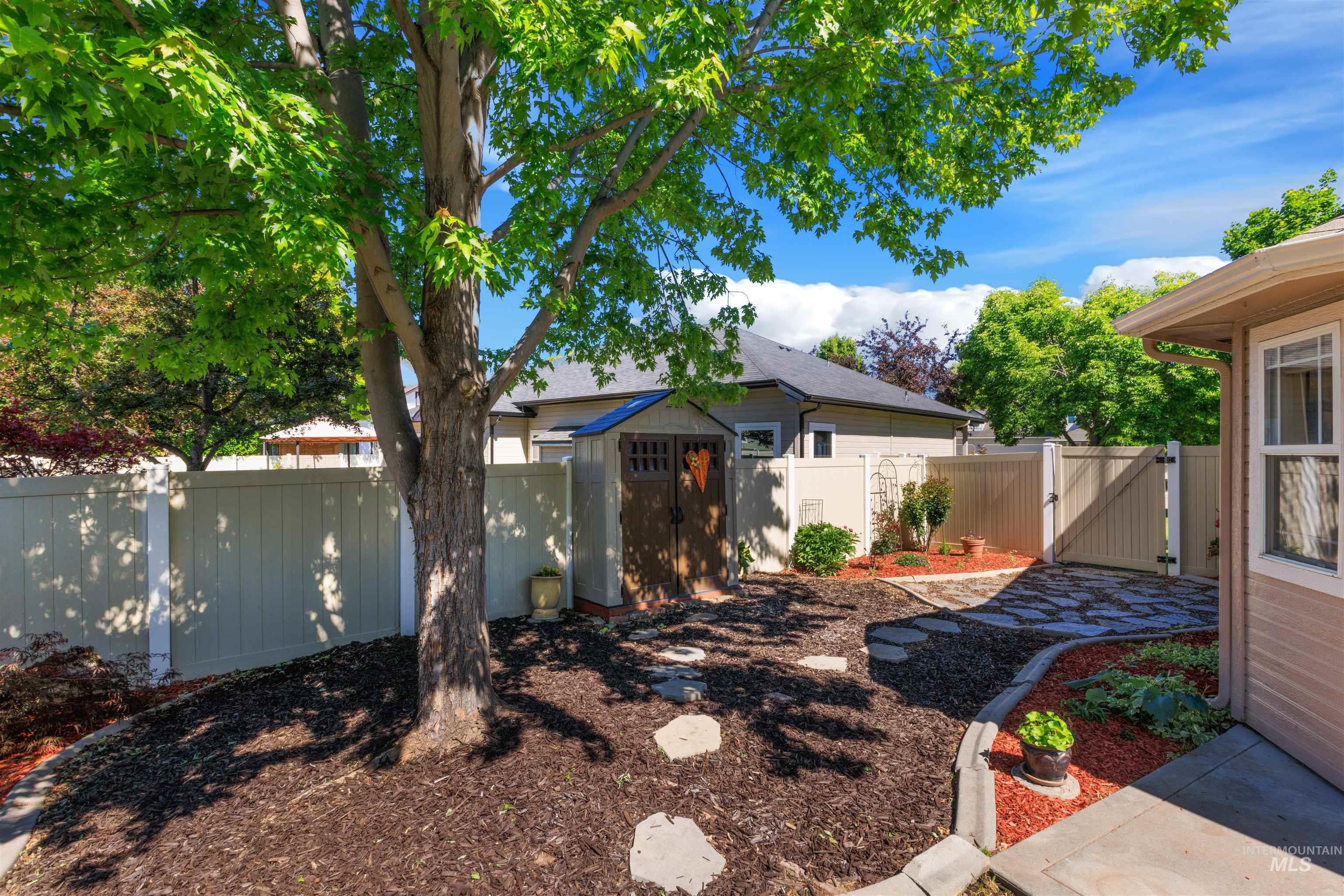 4951 W Classic Dr, Meridian, Idaho 83646, 3 Bedrooms, 3 Bathrooms, Residential For Sale, Price $499,900, 98987302