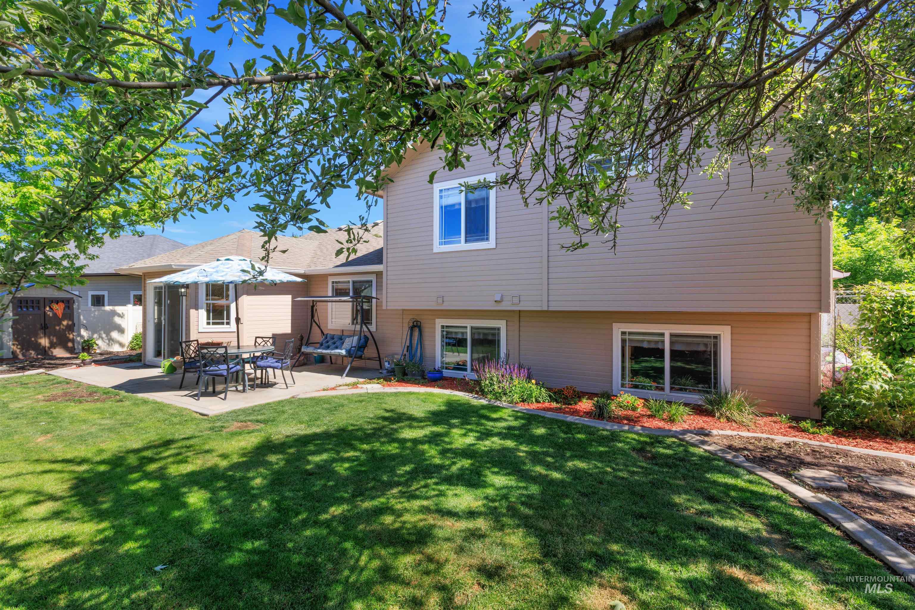 4951 W Classic Dr, Meridian, Idaho 83646, 3 Bedrooms, 3 Bathrooms, Residential For Sale, Price $499,900, 98987302