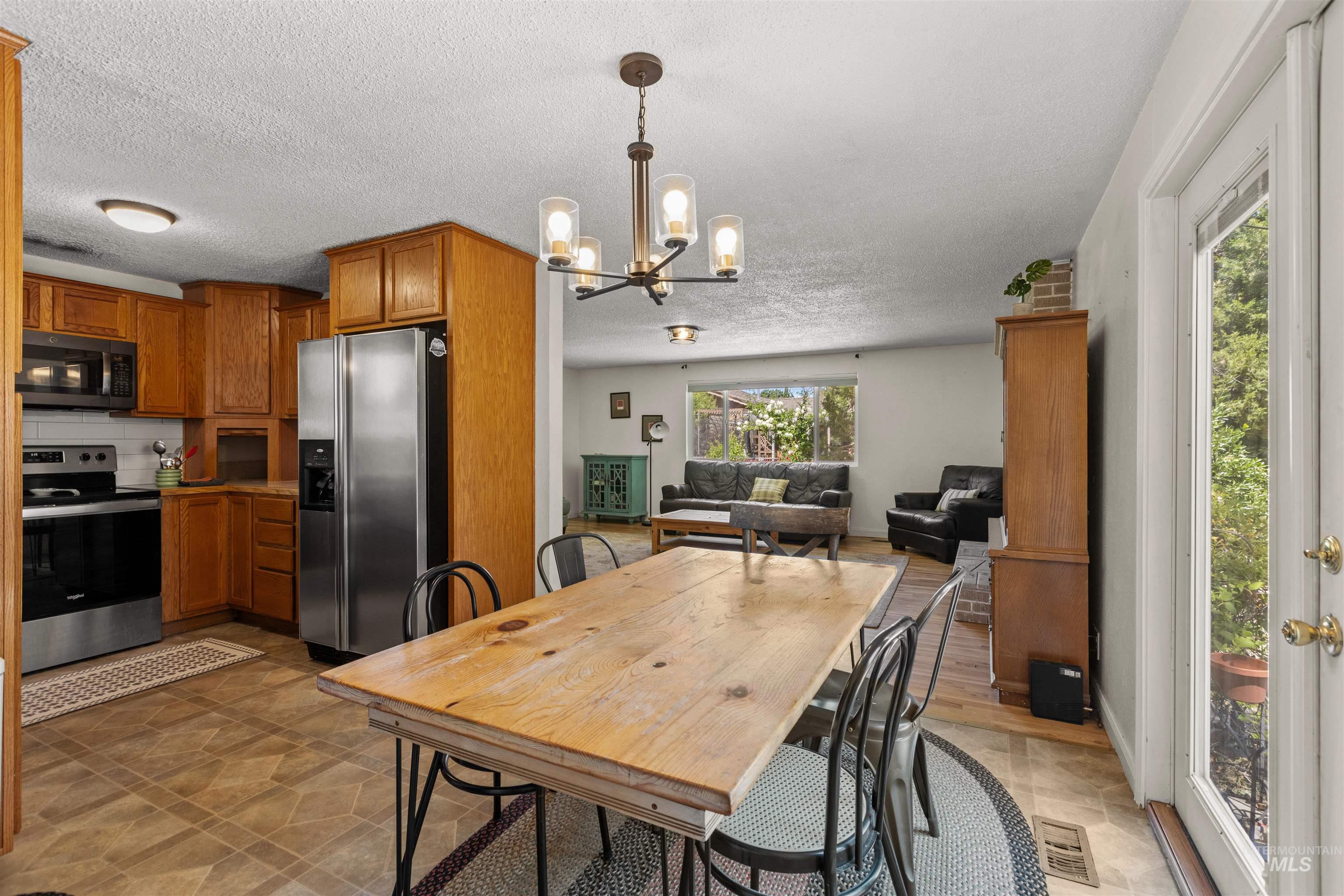 7100 W Pomona, Boise, Idaho 83704, 4 Bedrooms, 2 Bathrooms, Residential For Sale, Price $431,500, 98987303