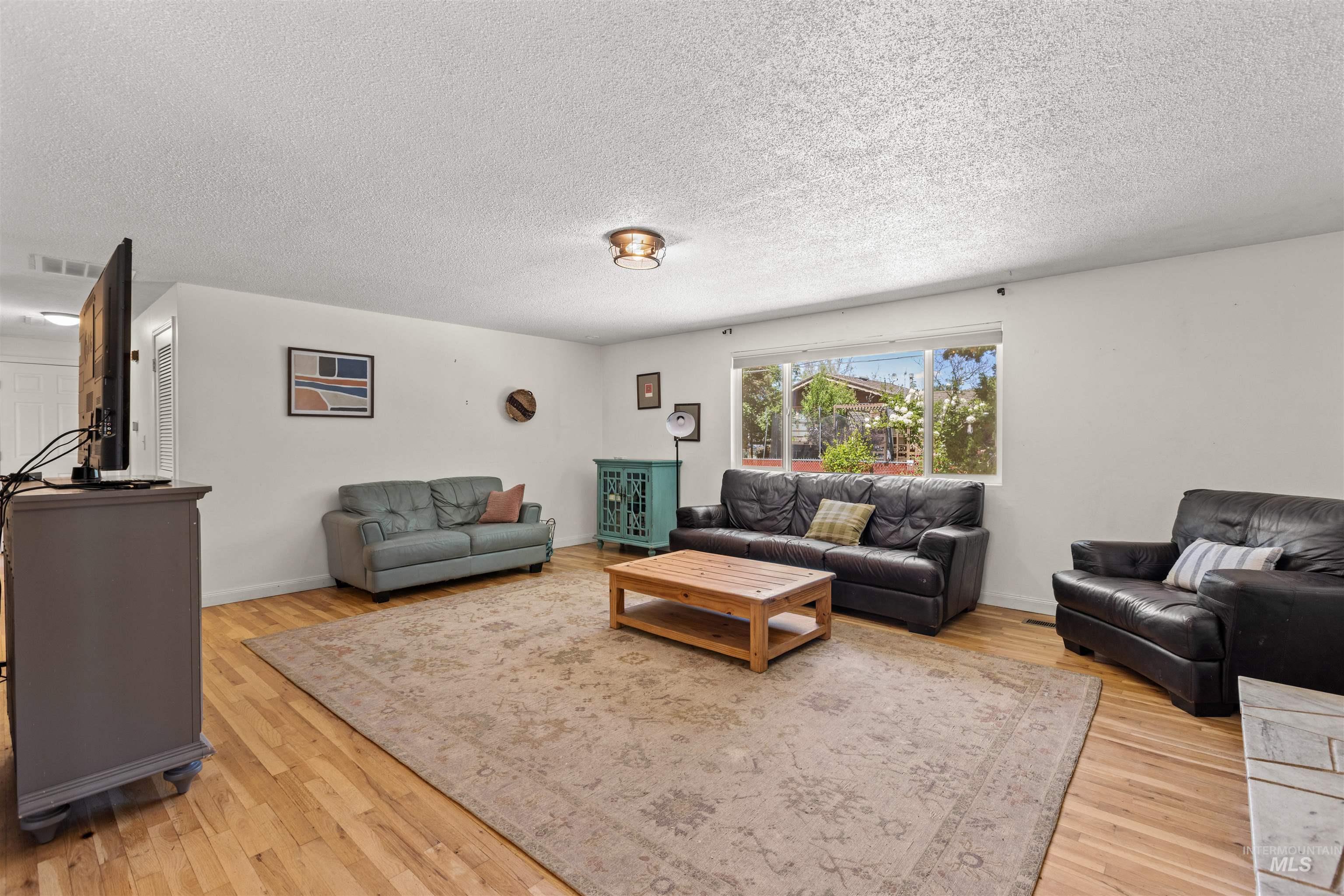 7100 W Pomona, Boise, Idaho 83704, 4 Bedrooms, 2 Bathrooms, Residential For Sale, Price $431,500, 98987303