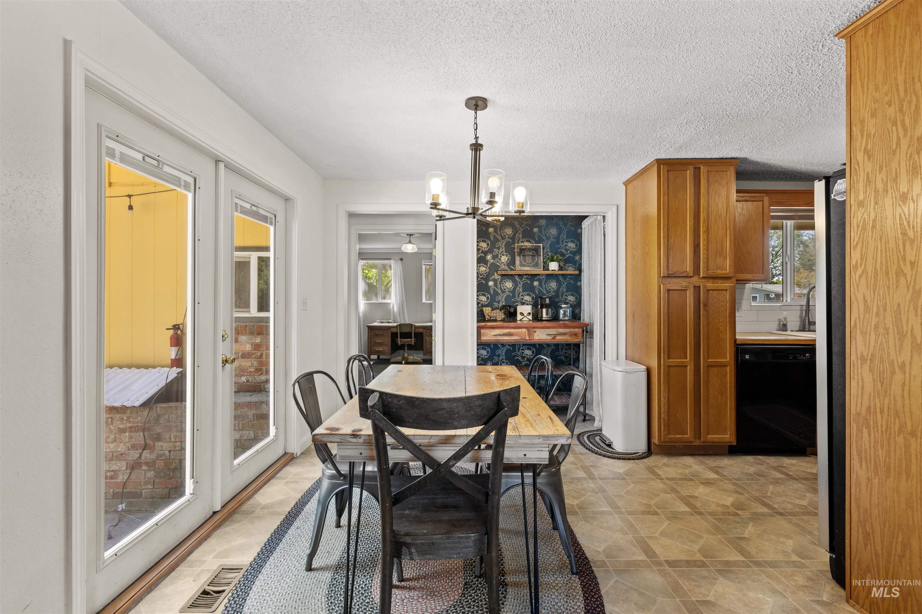 7100 W Pomona, Boise, Idaho 83704, 4 Bedrooms, 2 Bathrooms, Residential For Sale, Price $431,500, 98987303