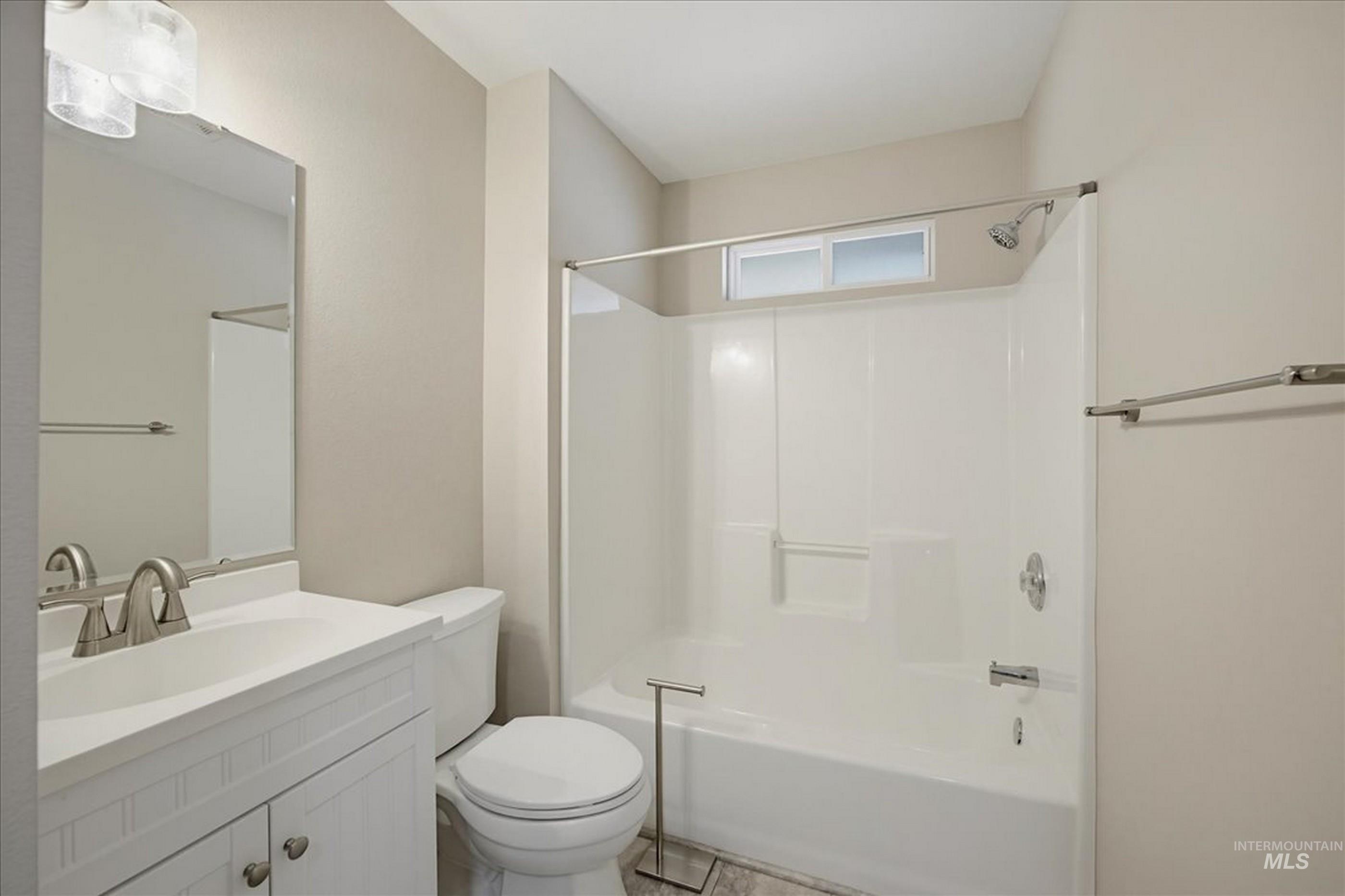 433 W W State St, Eagle, Idaho 83616-4905, 2 Bedrooms, 2 Bathrooms, Residential For Sale, Price $329,900, 98987306