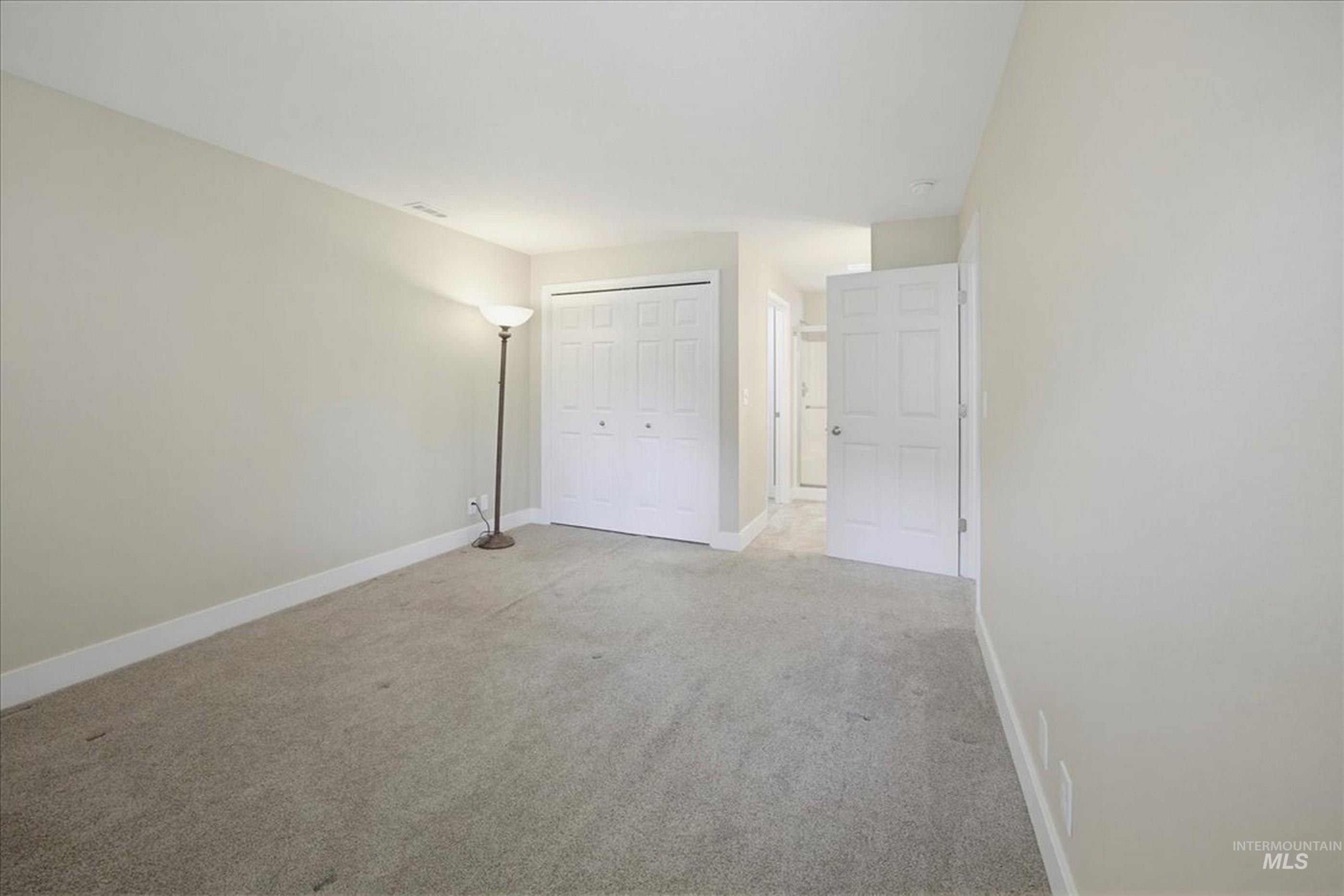 433 W W State St, Eagle, Idaho 83616-4905, 2 Bedrooms, 2 Bathrooms, Residential For Sale, Price $329,900, 98987306