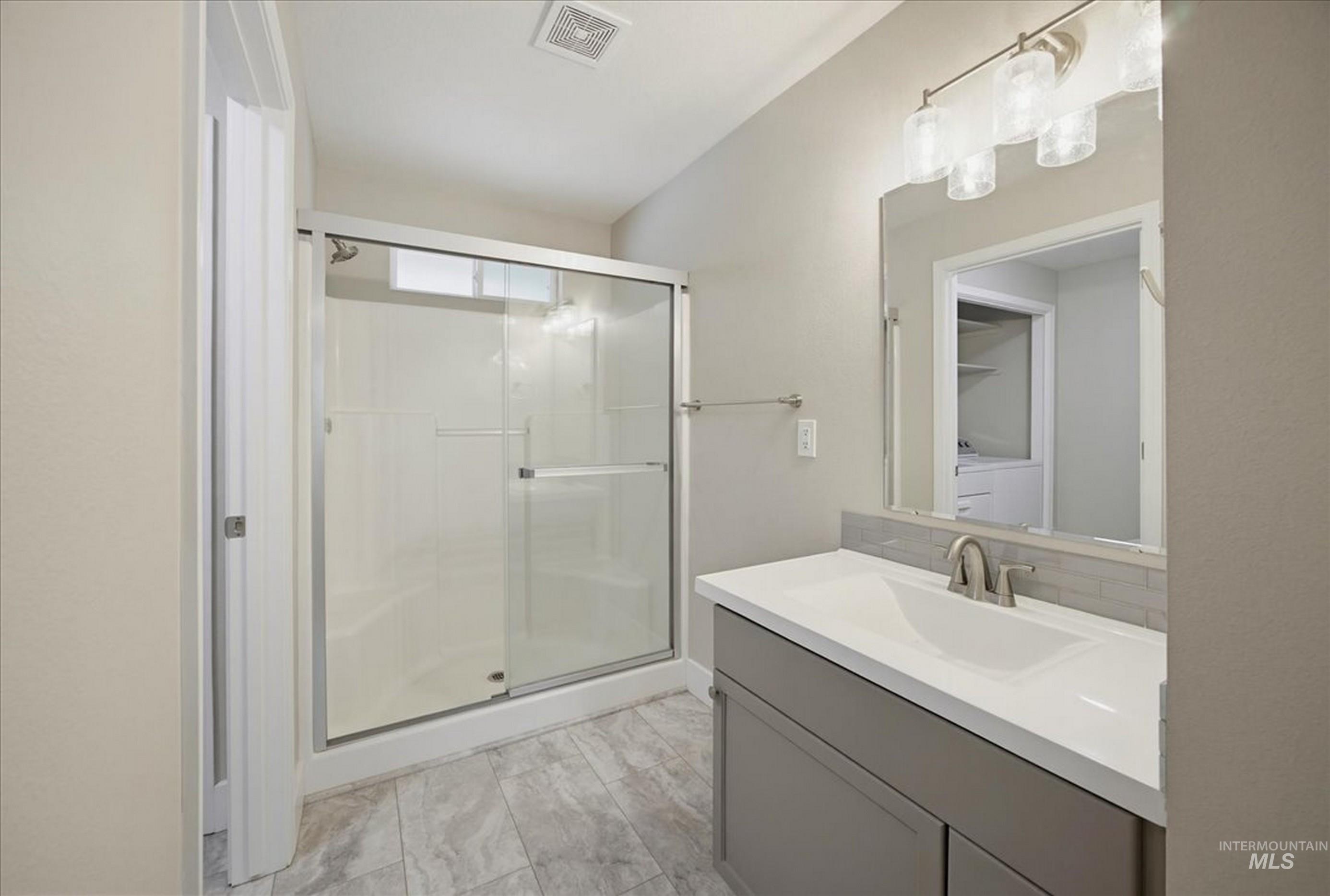 433 W W State St, Eagle, Idaho 83616-4905, 2 Bedrooms, 2 Bathrooms, Residential For Sale, Price $329,900, 98987306