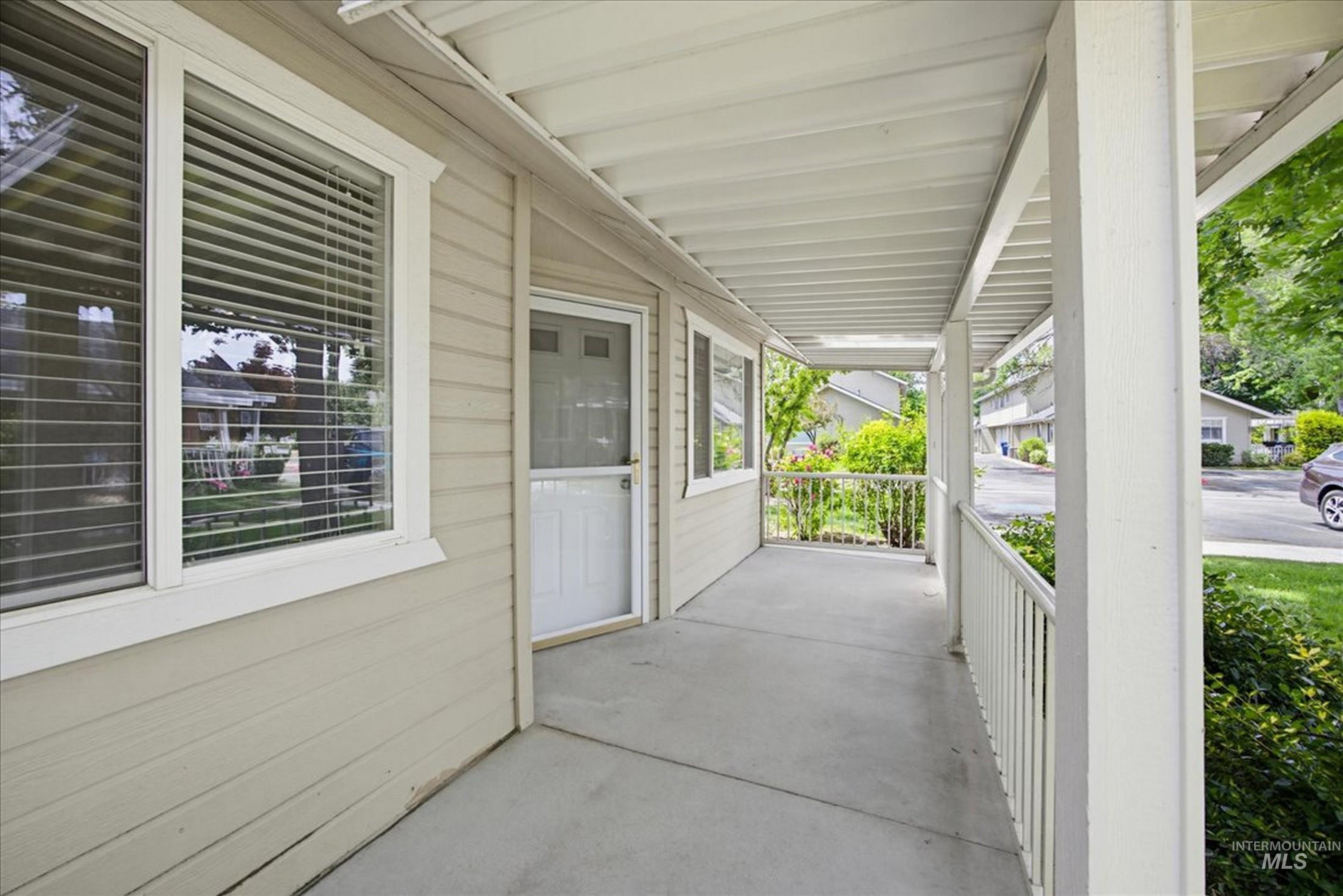 433 W W State St, Eagle, Idaho 83616-4905, 2 Bedrooms, 2 Bathrooms, Residential For Sale, Price $329,900, 98987306
