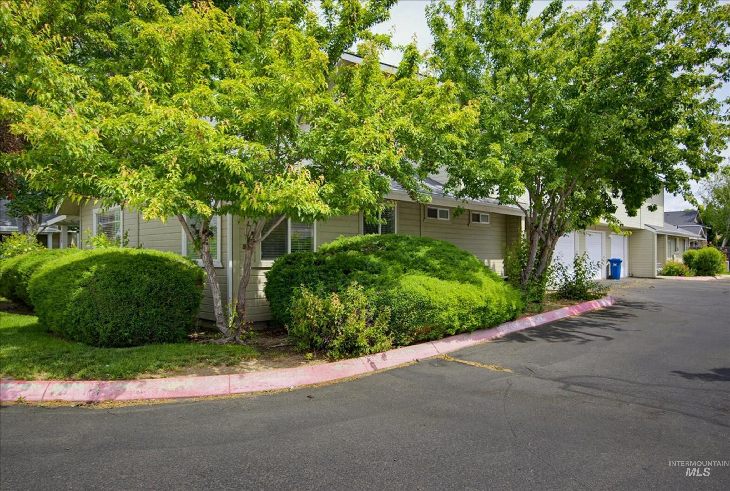 433 W W State St, Eagle, Idaho 83616-4905, 2 Bedrooms, 2 Bathrooms, Residential For Sale, Price $329,900, 98987306