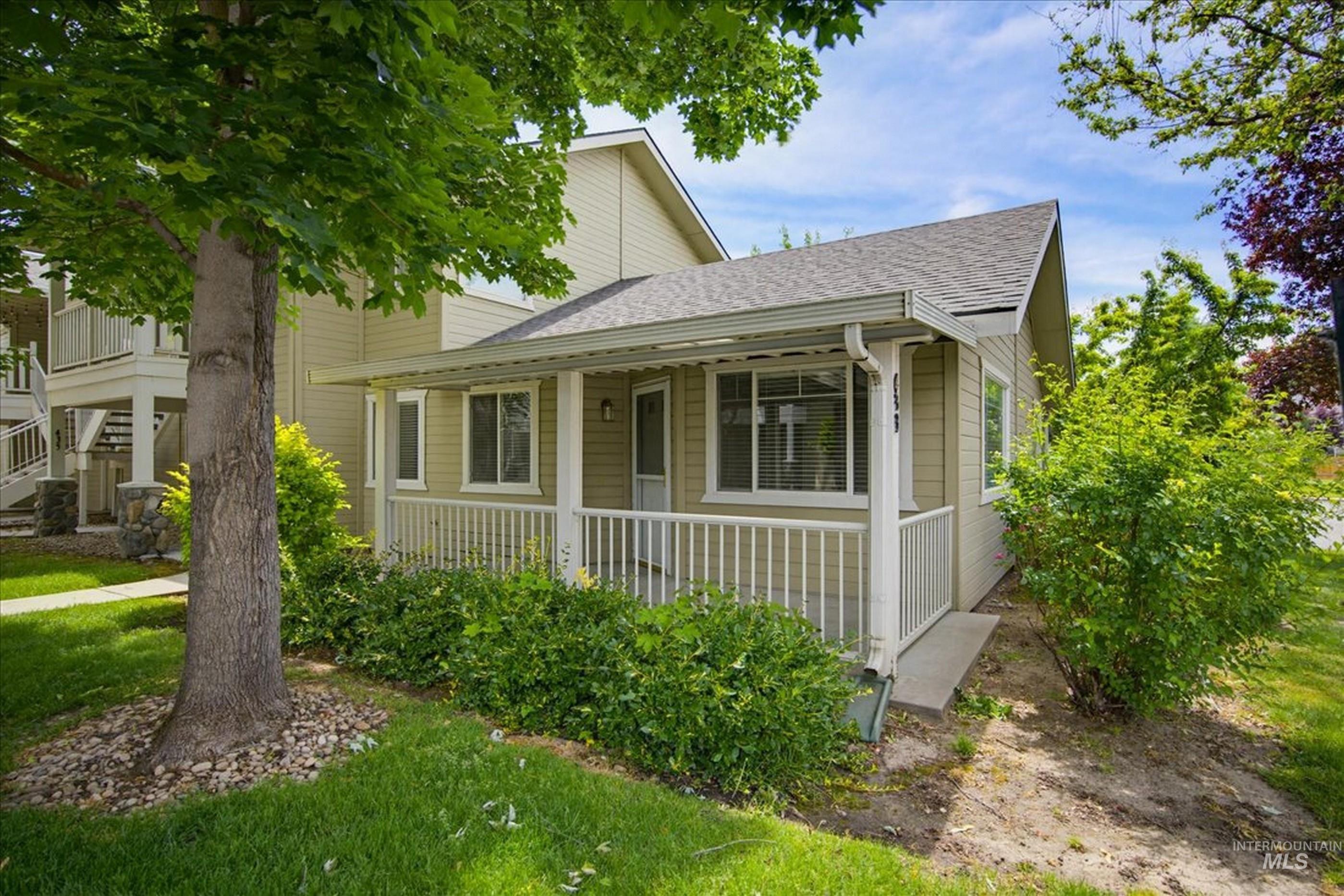 433 W W State St, Eagle, Idaho 83616-4905, 2 Bedrooms, 2 Bathrooms, Residential For Sale, Price $329,900, 98987306