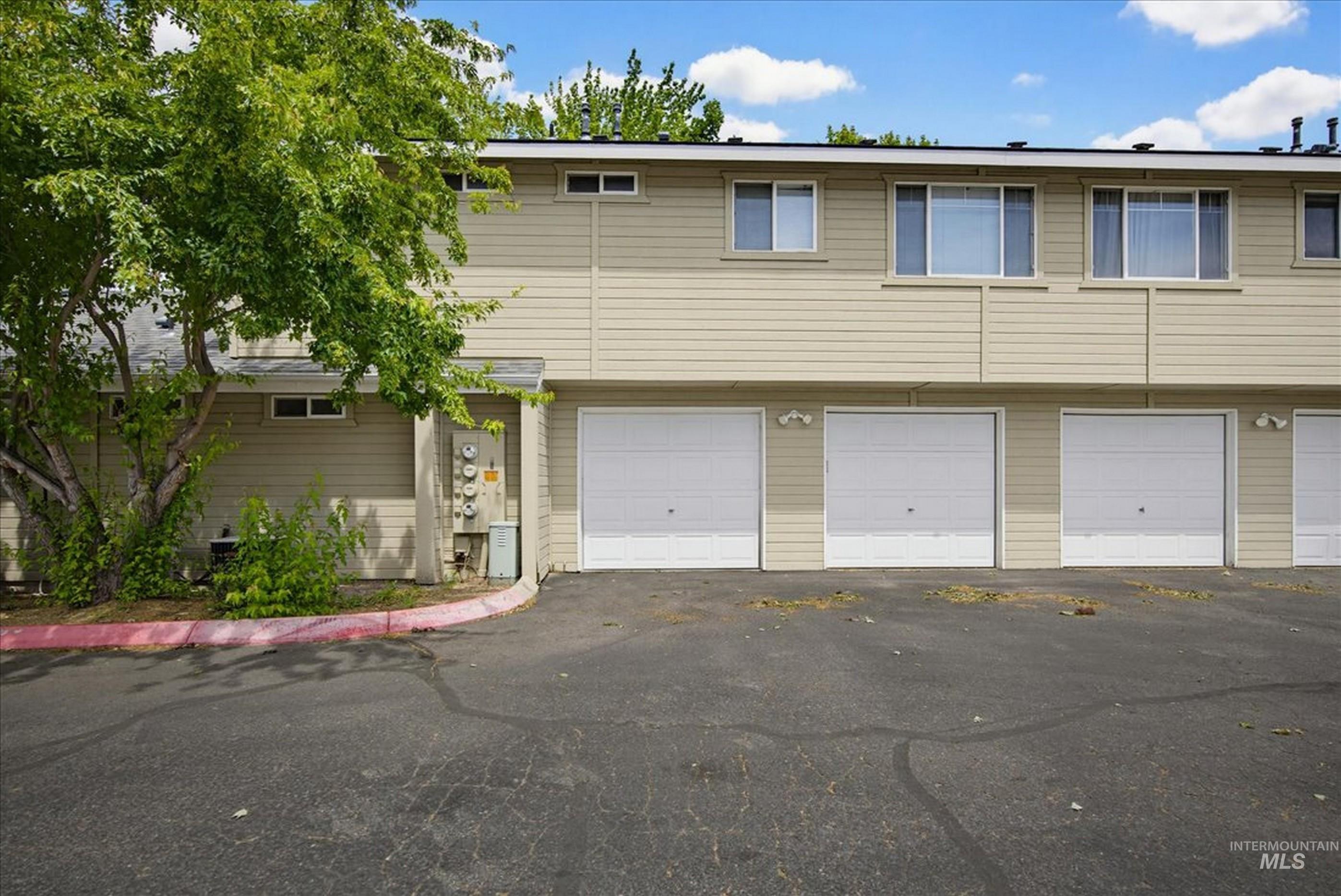 433 W W State St, Eagle, Idaho 83616-4905, 2 Bedrooms, 2 Bathrooms, Residential For Sale, Price $329,900, 98987306