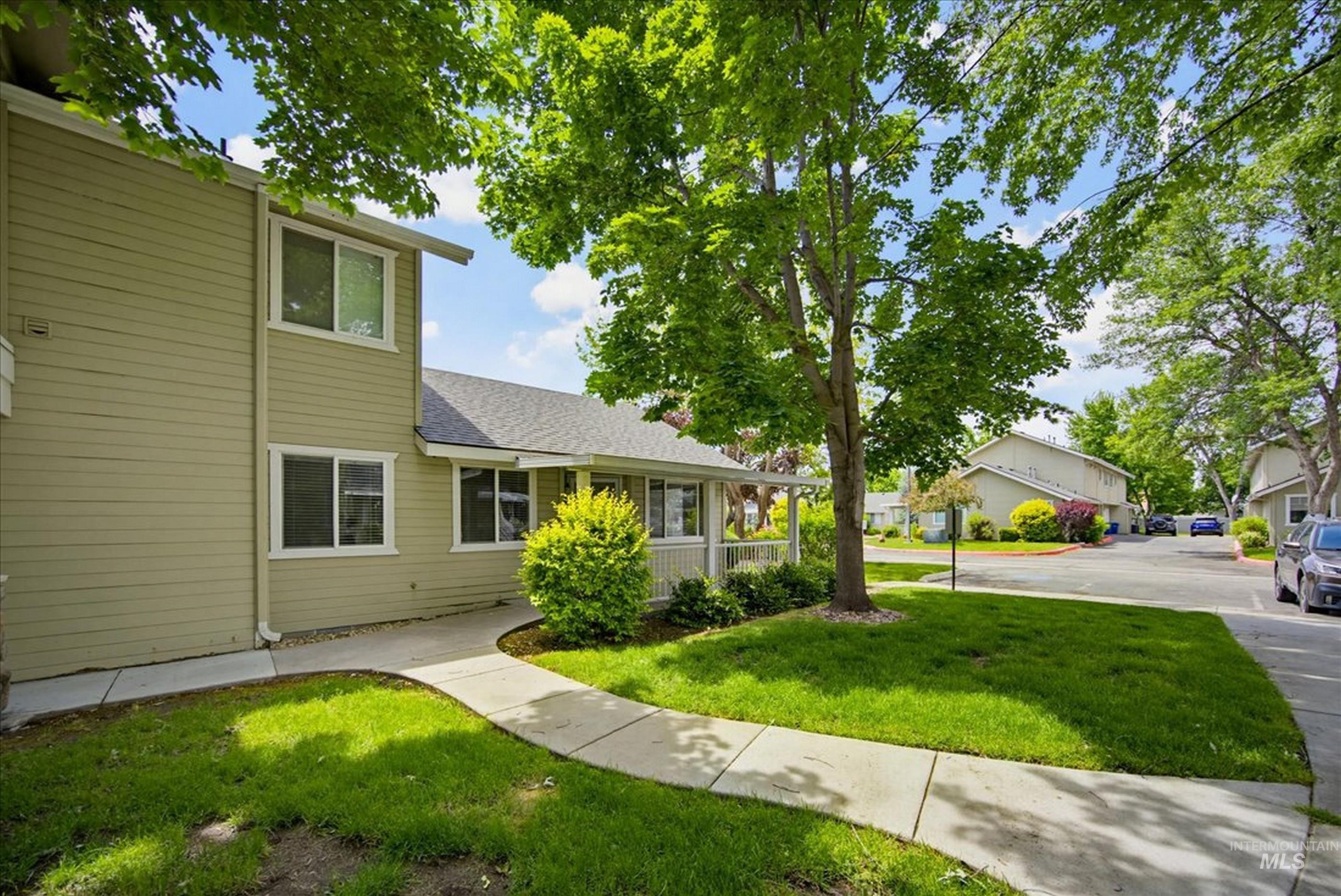 433 W W State St, Eagle, Idaho 83616-4905, 2 Bedrooms, 2 Bathrooms, Residential For Sale, Price $329,900, 98987306