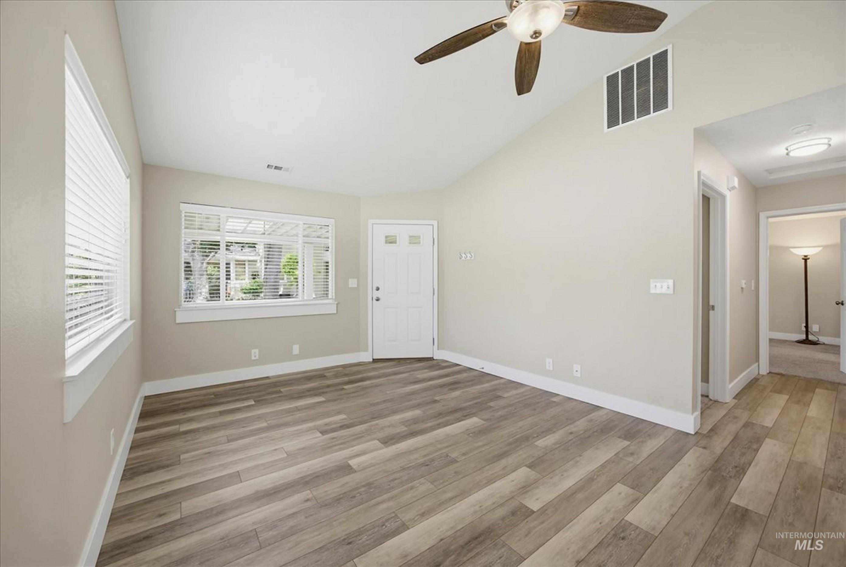 433 W W State St, Eagle, Idaho 83616-4905, 2 Bedrooms, 2 Bathrooms, Residential For Sale, Price $329,900, 98987306