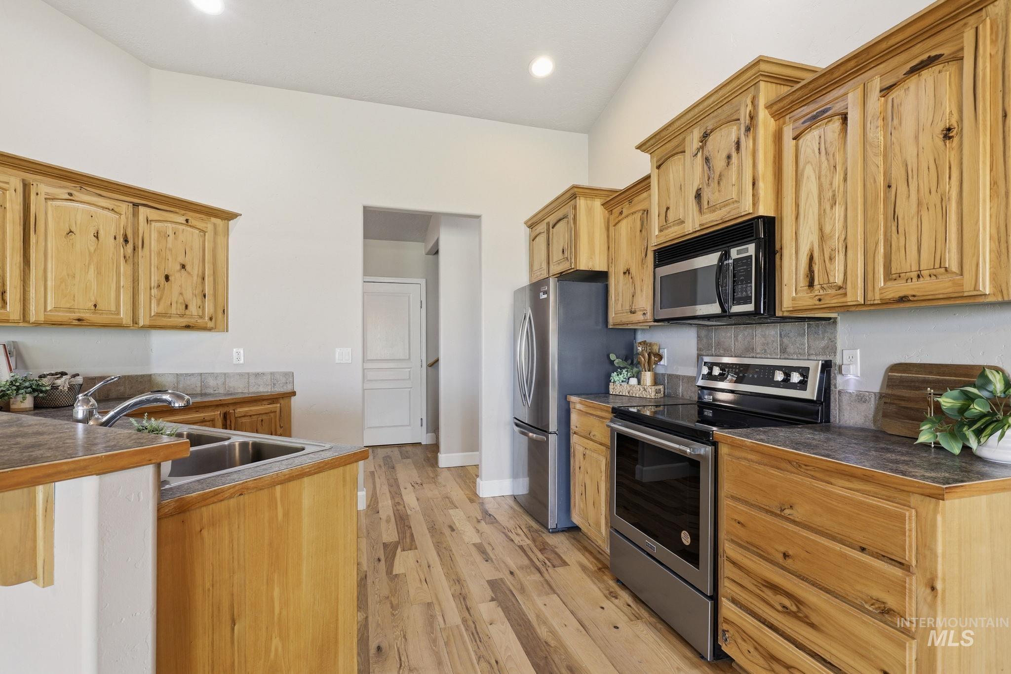 25009 Boise River Rd, Parma, Idaho 83660-7227, 3 Bedrooms, 2 Bathrooms, Residential For Sale, Price $999,975,MLS 98987317