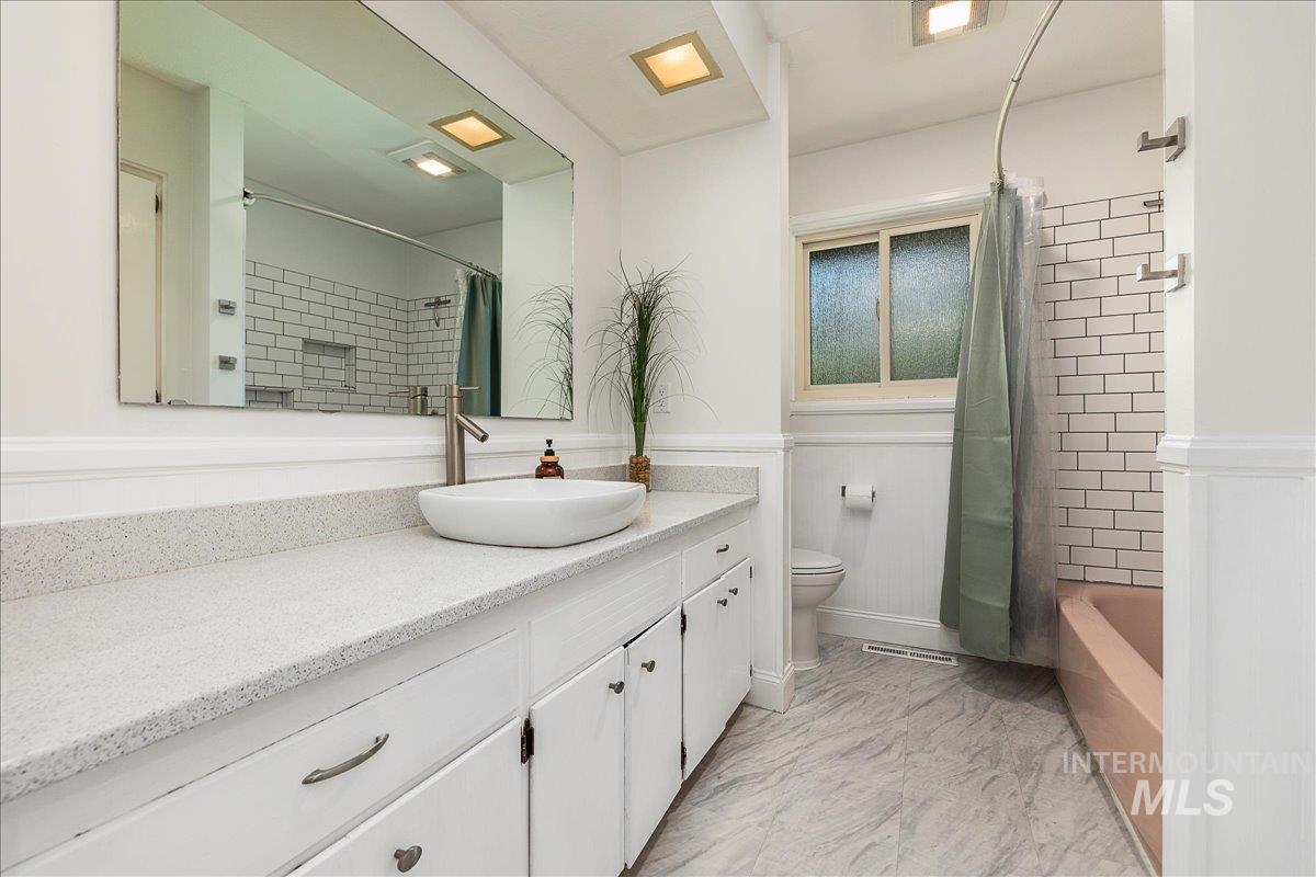 2711 N McKinney St, Boise, Idaho 83704, 4 Bedrooms, 2 Bathrooms, Residential For Sale, Price $575,000, 98987323