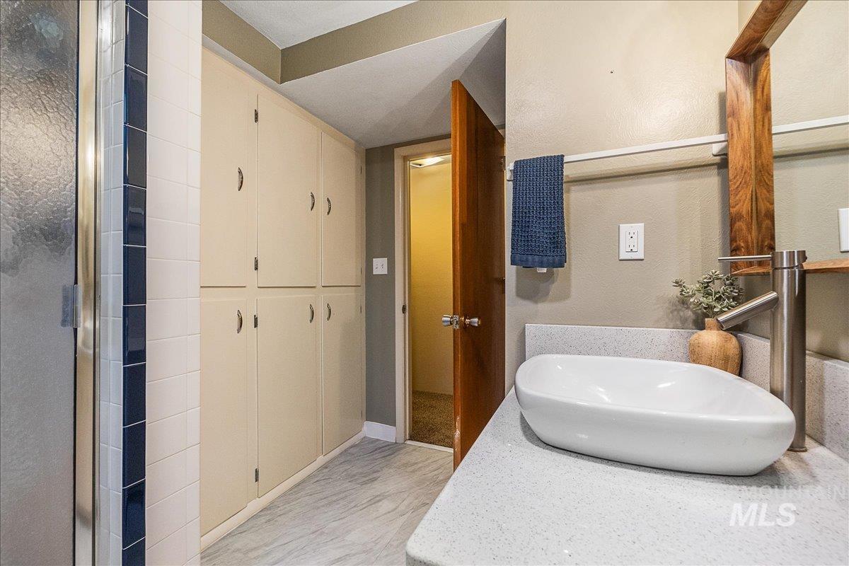 2711 N McKinney St, Boise, Idaho 83704, 4 Bedrooms, 2 Bathrooms, Residential For Sale, Price $575,000, 98987323