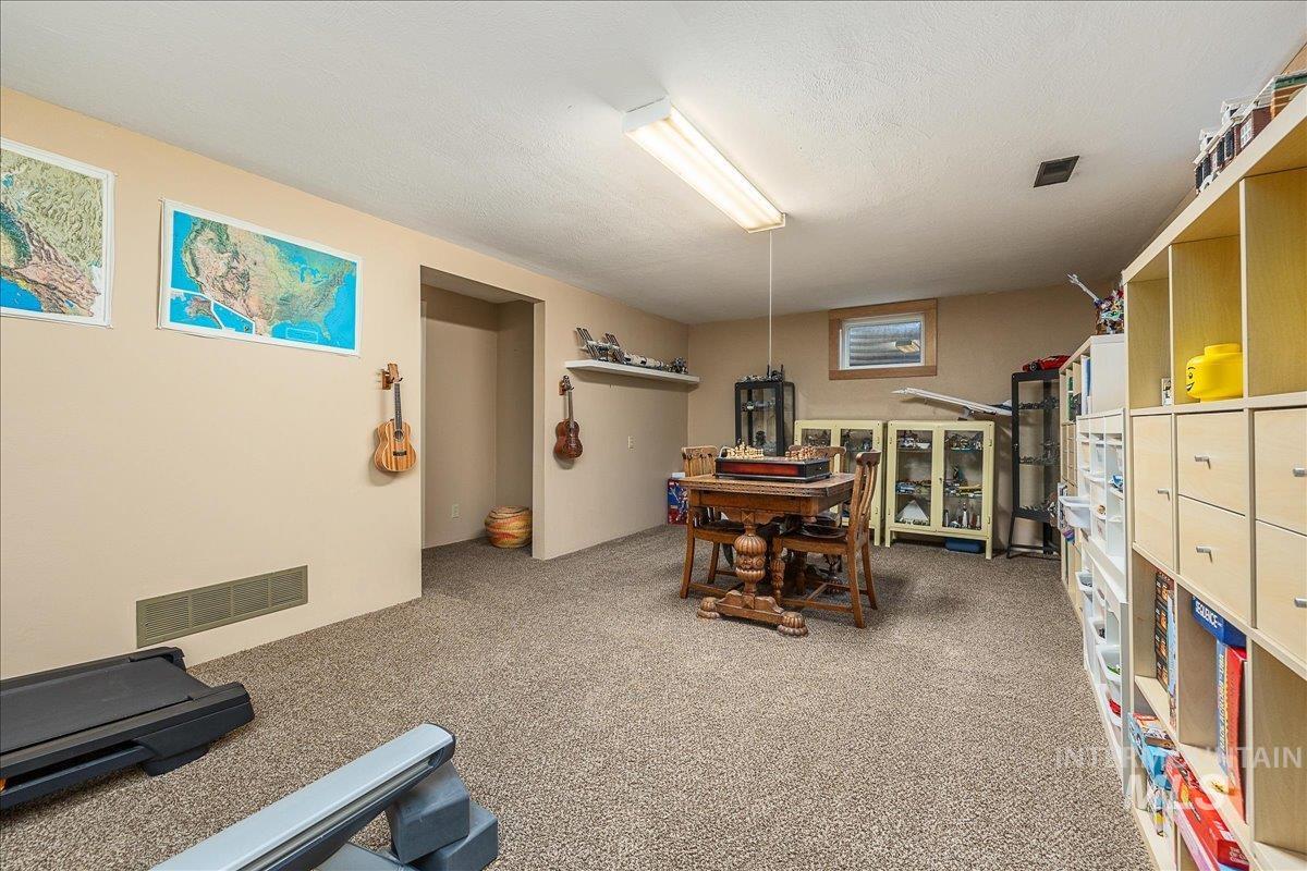 2711 N McKinney St, Boise, Idaho 83704, 4 Bedrooms, 2 Bathrooms, Residential For Sale, Price $575,000, 98987323