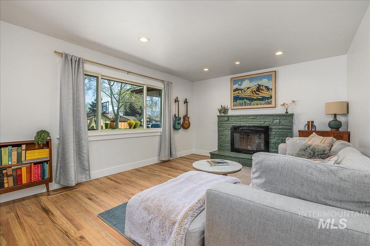 2711 N McKinney St, Boise, Idaho 83704, 4 Bedrooms, 2 Bathrooms, Residential For Sale, Price $575,000, 98987323