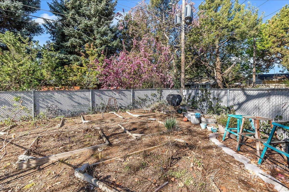2711 N McKinney St, Boise, Idaho 83704, 4 Bedrooms, 2 Bathrooms, Residential For Sale, Price $575,000, 98987323