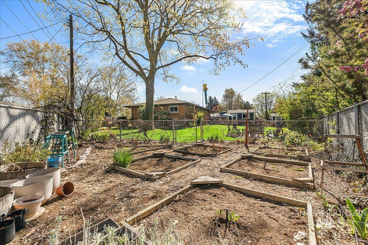 2711 N McKinney St, Boise, Idaho 83704, 4 Bedrooms, 2 Bathrooms, Residential For Sale, Price $575,000, 98987323