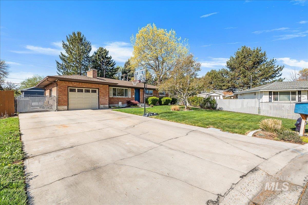2711 N McKinney St, Boise, Idaho 83704, 4 Bedrooms, 2 Bathrooms, Residential For Sale, Price $575,000, 98987323
