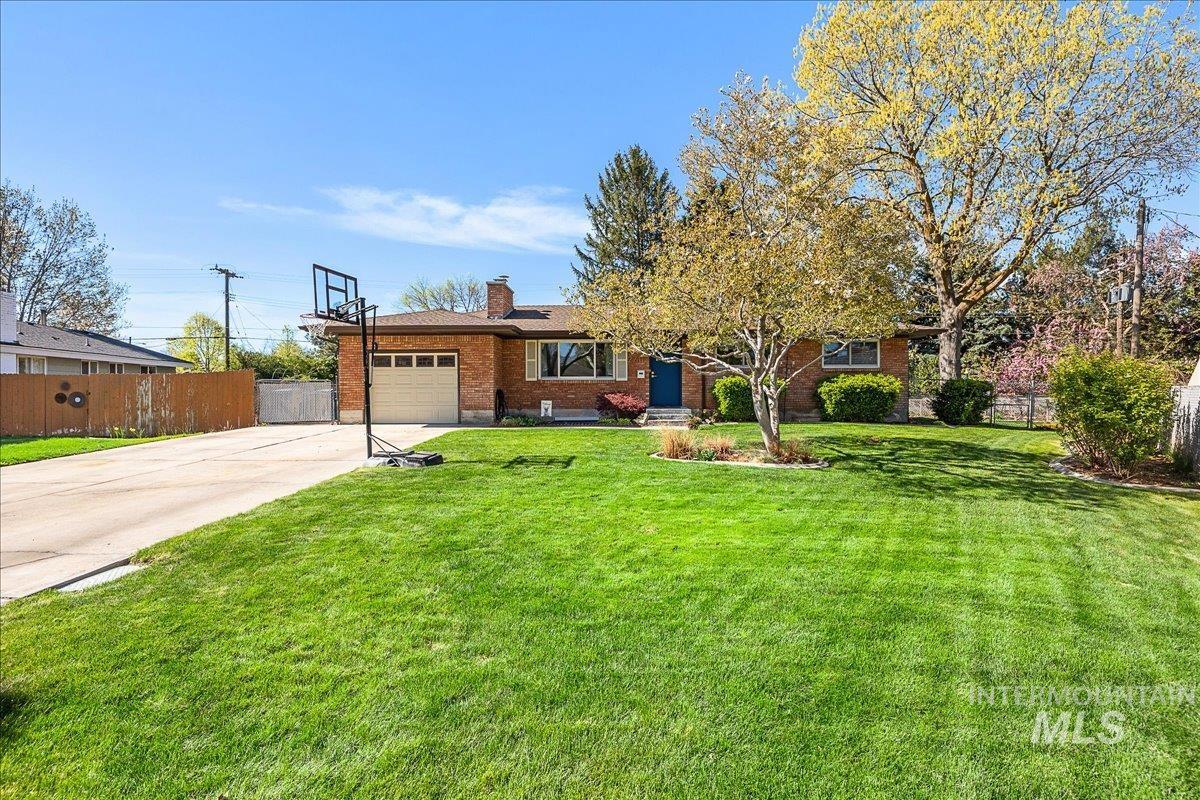 2711 N McKinney St, Boise, Idaho 83704, 4 Bedrooms, 2 Bathrooms, Residential For Sale, Price $575,000, 98987323