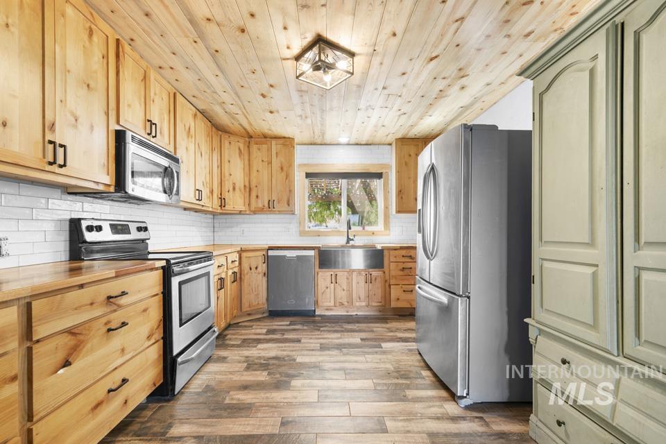 2672 Center, Payette, Idaho 83661, 2 Bedrooms, 1 Bathroom, Residential For Sale, Price $375,000, 98987325