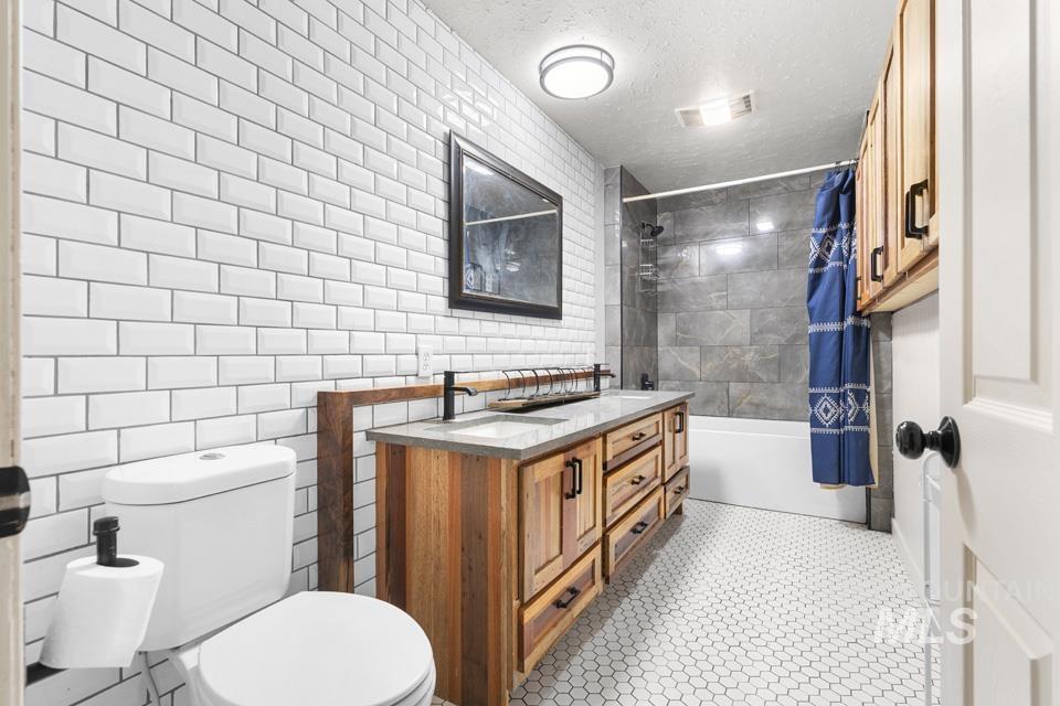 2672 Center, Payette, Idaho 83661, 2 Bedrooms, 1 Bathroom, Residential For Sale, Price $375,000, 98987325