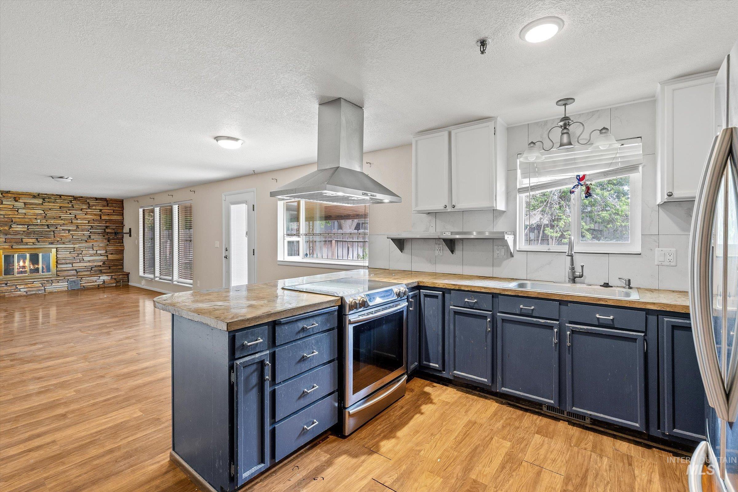8921 W Sunflower Court, Boise, Idaho 83704, 4 Bedrooms, 2 Bathrooms, Residential For Sale, Price $470,000, 98987327