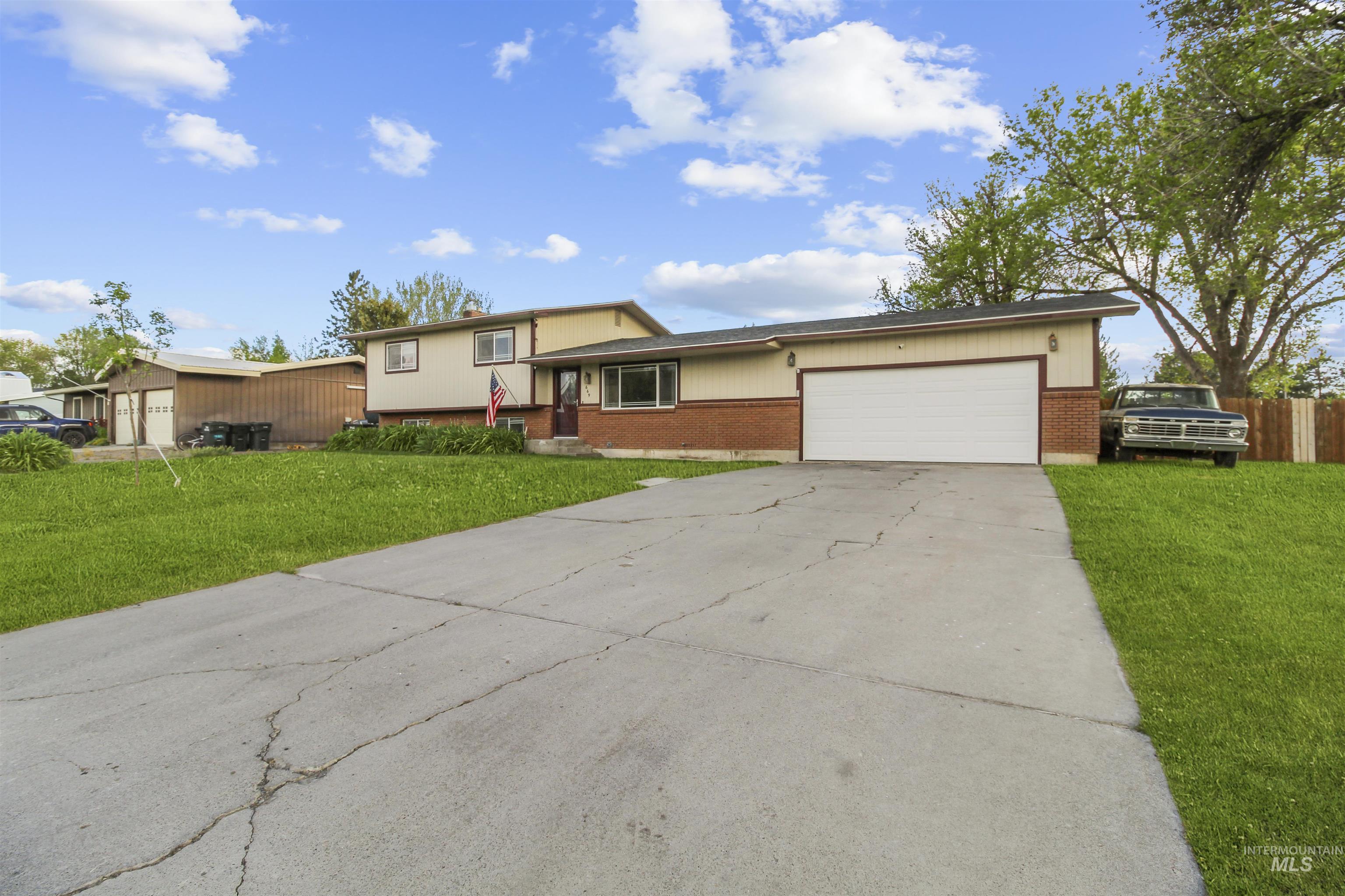 669 Primrose Dr, Paul, Idaho 83347, 4 Bedrooms, 2.5 Bathrooms, Residential For Sale, Price $385,000, 98987328
