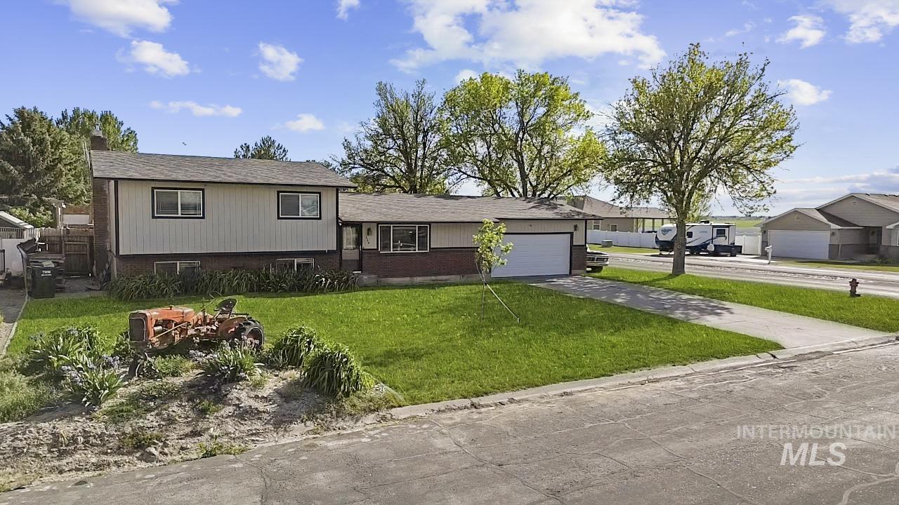 669 Primrose Dr, Paul, Idaho 83347, 4 Bedrooms, 2.5 Bathrooms, Residential For Sale, Price $385,000, 98987328