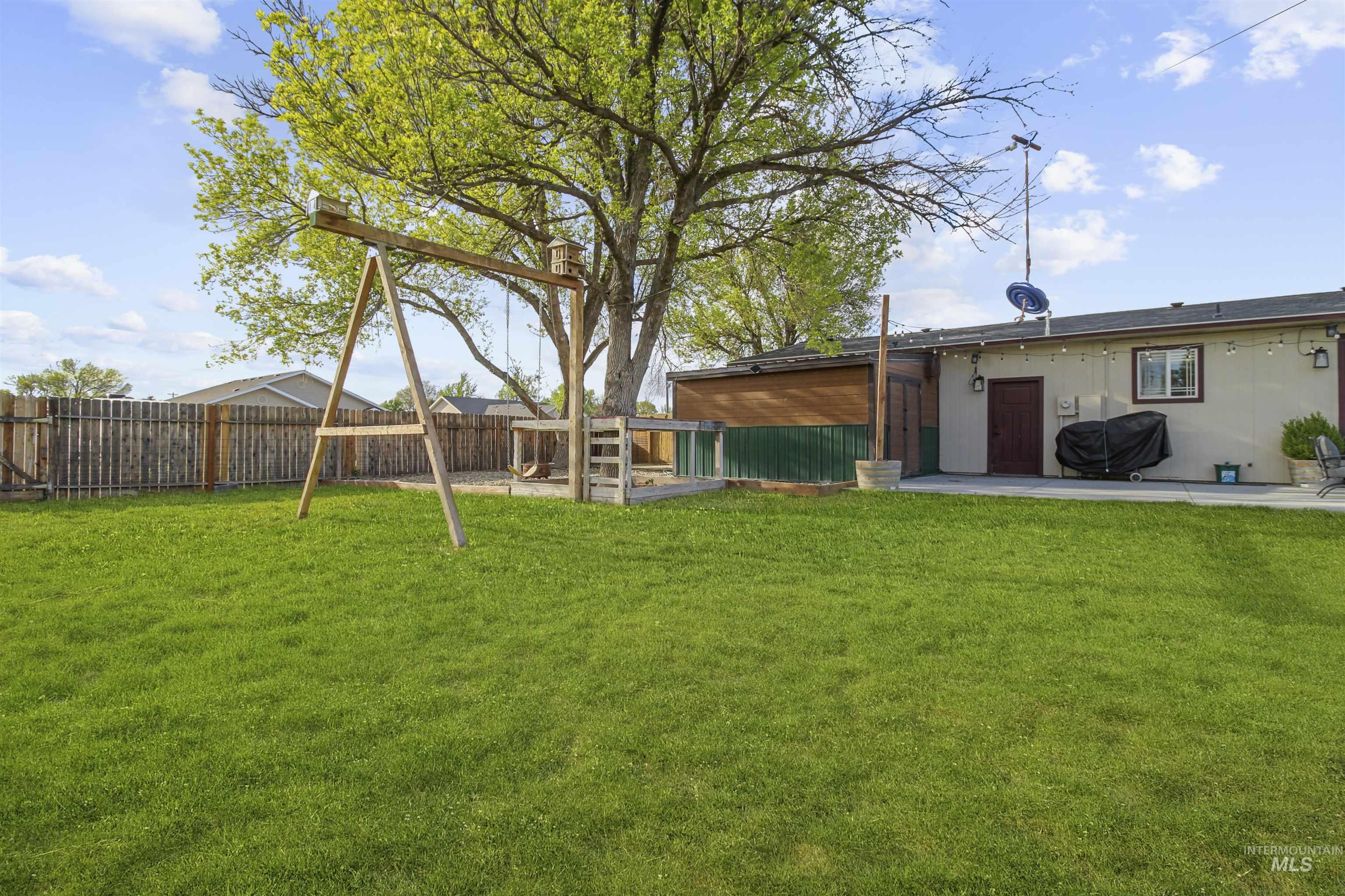 669 Primrose Dr, Paul, Idaho 83347, 4 Bedrooms, 2.5 Bathrooms, Residential For Sale, Price $385,000, 98987328