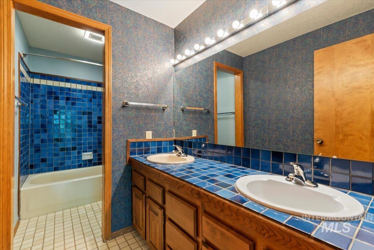 2468 E Roanoke Dr, Boise, Idaho 83712, 4 Bedrooms, 3.5 Bathrooms, Residential For Sale, Price $899,900, 98987333