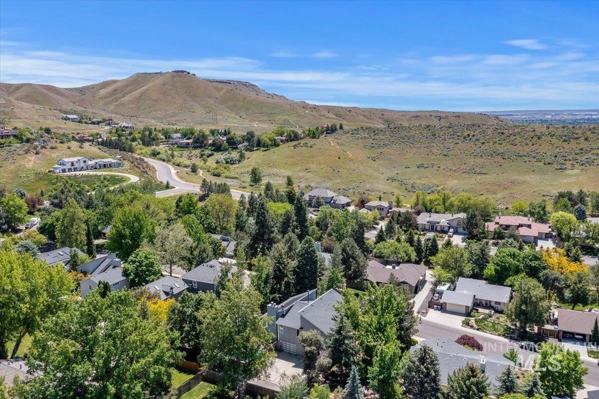 2468 E Roanoke Dr, Boise, Idaho 83712, 4 Bedrooms, 3.5 Bathrooms, Residential For Sale, Price $899,900, 98987333