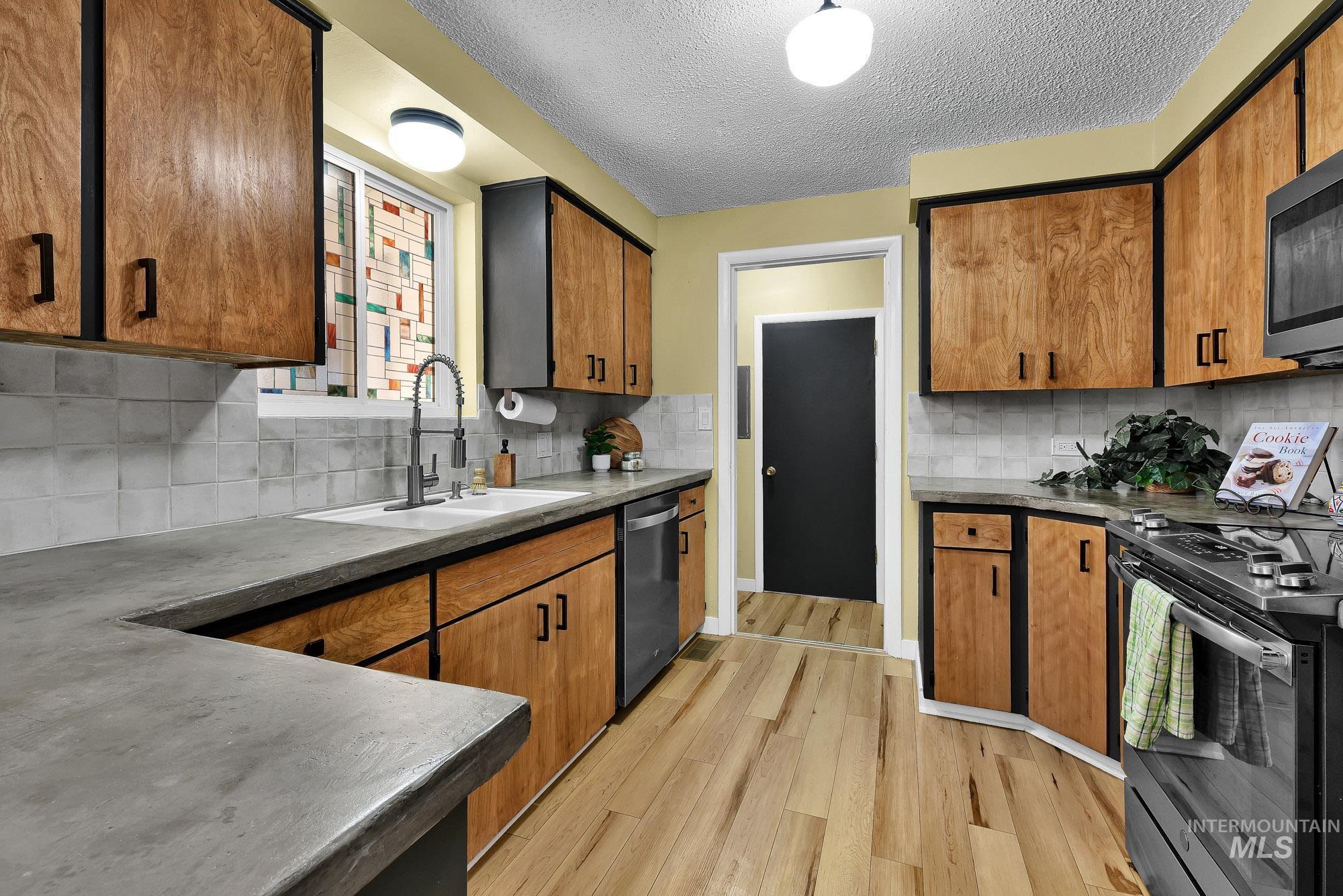 624 S Lawrence Ave, Boise, Idaho 83709, 6 Bedrooms, 3 Bathrooms, Residential For Sale, Price $614,500, 98987335