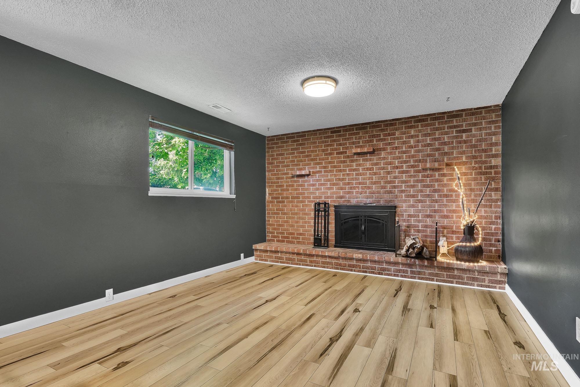 624 S Lawrence Ave, Boise, Idaho 83709, 6 Bedrooms, 3 Bathrooms, Residential For Sale, Price $614,500, 98987335