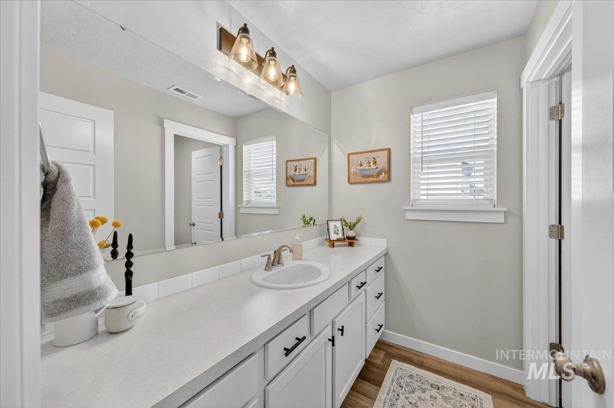5167 E Sylvan Hart Dr., Nampa, Idaho 83687, 4 Bedrooms, 2 Bathrooms, Residential For Sale, Price $565,000, 98987336