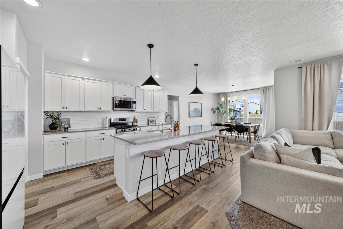 5167 E Sylvan Hart Dr., Nampa, Idaho 83687, 4 Bedrooms, 2 Bathrooms, Residential For Sale, Price $565,000, 98987336