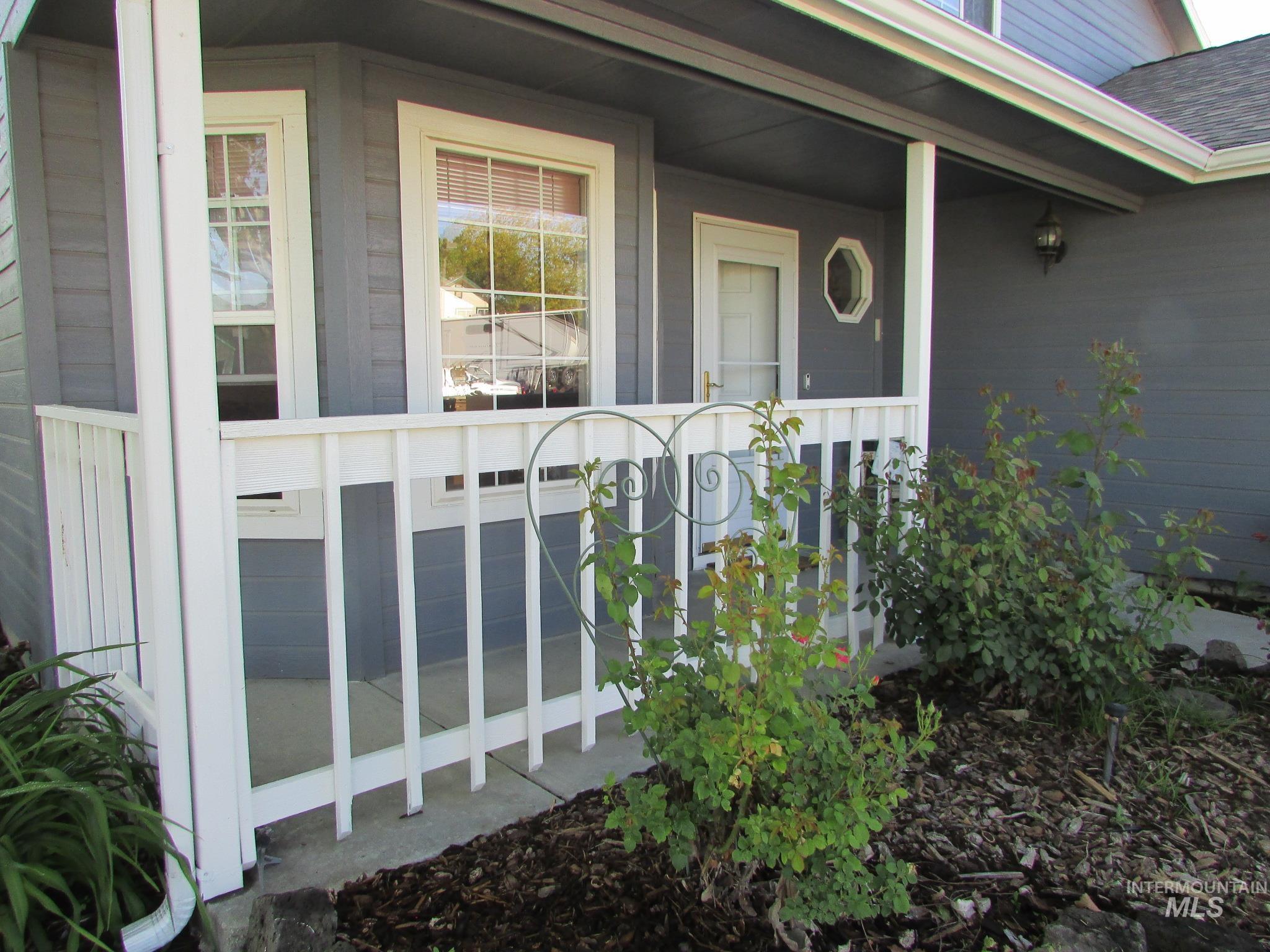 940 N Miner Ave., Kuna, Idaho 83634, 4 Bedrooms, 2.5 Bathrooms, Residential For Sale, Price $429,000, 98987339